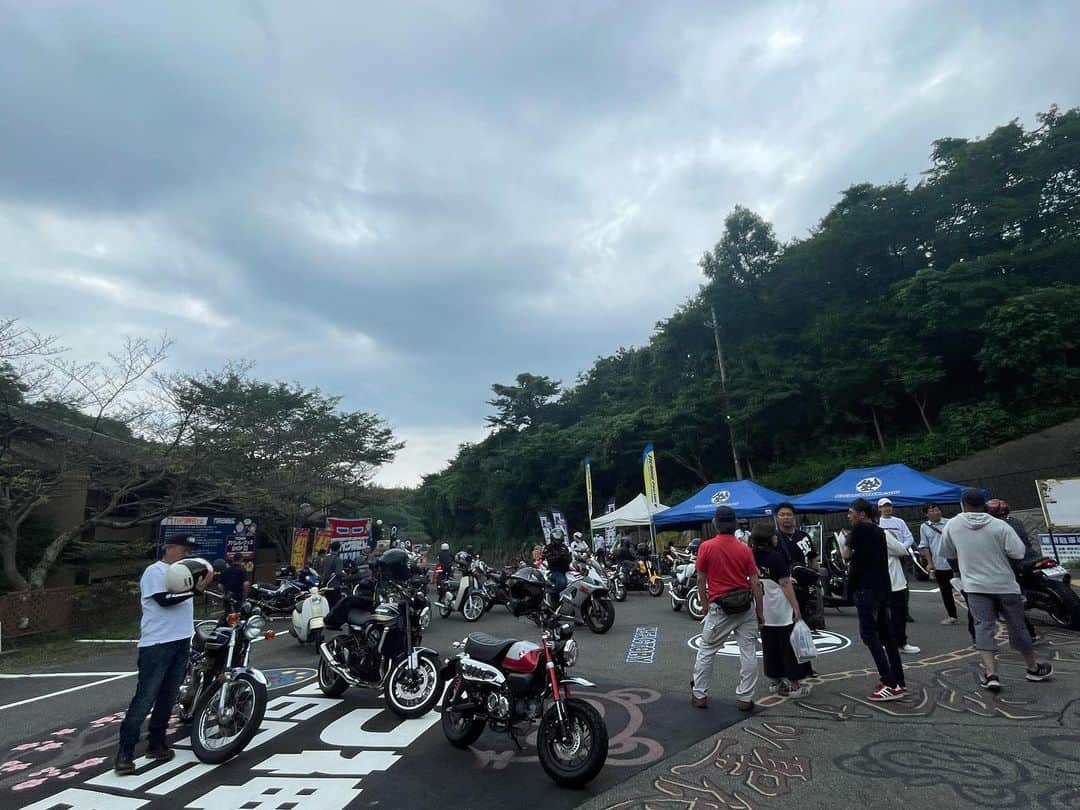 福山理子さんのインスタグラム写真 - (福山理子Instagram)「#大阪バイク神社  お越しいただきまして 大変ありがとうございました！！ まじで、#バイク神社⛩️ だけが、晴れてたみたい！ みなさまのおかげ！！ みなさま本当にありがとうございました！！  また、遊びや、受付バイトなどでも来たいです  とにかく、取り急ぎですが お礼まで^ ^  岡田社長、桑原さん ありがとうございました^ ^  あー大阪バイク神社！！まじで、元氣いただいたわ！！ みんなも走って！🏍️ 元氣になるよ！！  大阪バイク神社って？ ↓ https://www.motomegane.com/news-release/camp-touring/bikejinja_osaka_20230630」7月10日 12時15分 - rikofukuyama