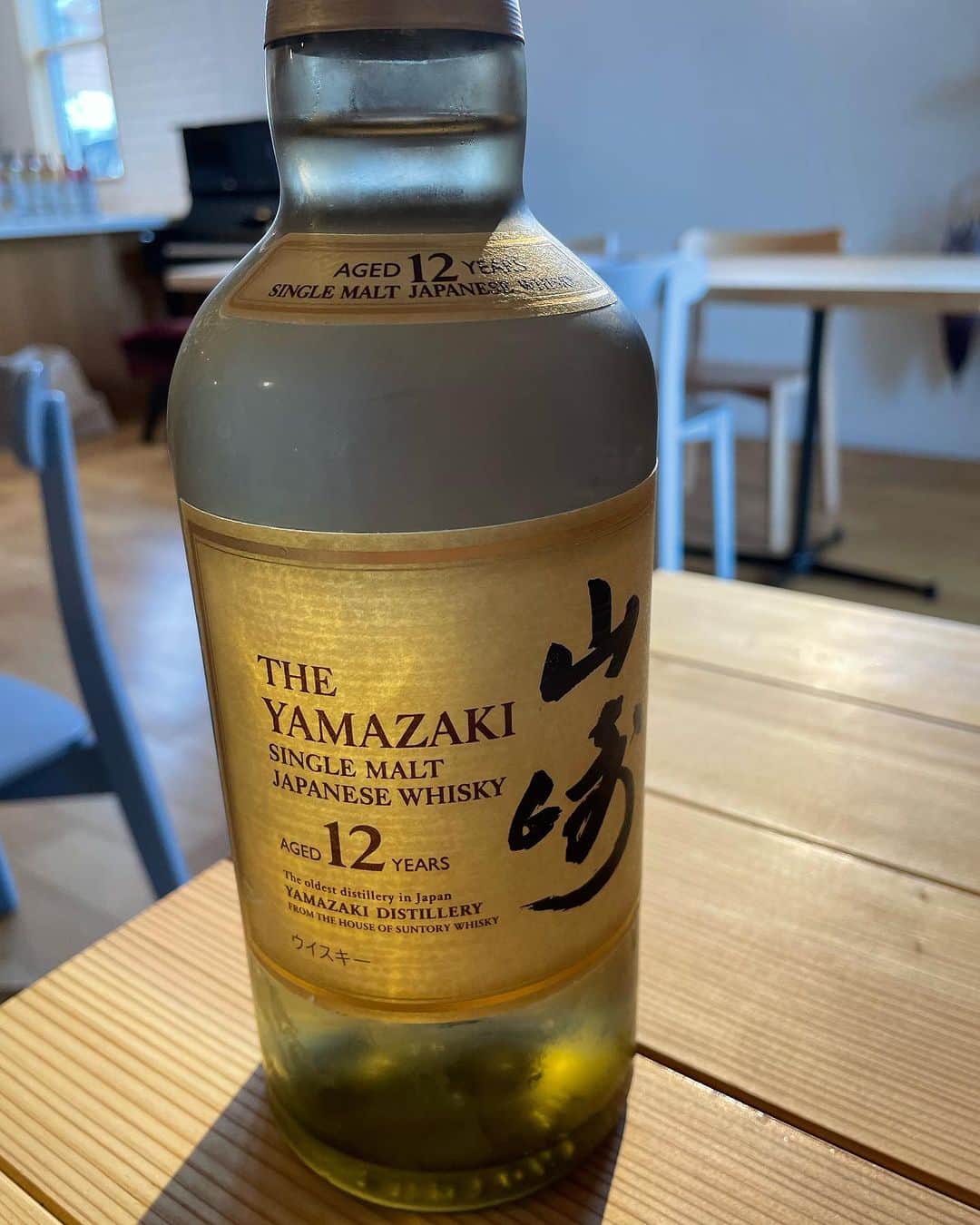 山本隆弘のインスタグラム：「山崎のお水頂きます！ #おしゃれ  #ウイスキーではなくお水だよ」