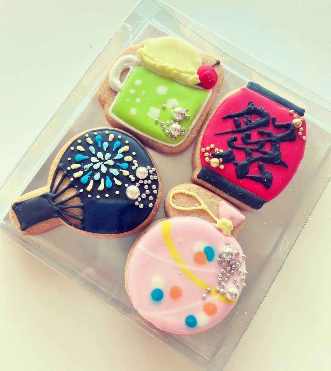 小林香織さんのインスタグラム写真 - (小林香織Instagram)「夏らしいアイシングクッキーに一目惚れ♡  暑中見舞いと共に送ろうかと思ってるのですが、この暑さで常温配送でホントに大丈夫😱⁉️ クールにするほどでも無いし💦   #アイシングクッキー  #グランドハイアット東京  #フィオレンティーナ  #フィオレンティーナペストリーブティック  #フィオレンティーナグランドハイアット東京  #グランドハイアット東京  #grandhyatt  #grandhyatttokyo  #オークドア  #オークドア六本木  #oakdoor  #🍪 #cookie  #𝐜𝐨𝐨𝐤𝐢𝐞」7月10日 12時22分 - kaorindrums