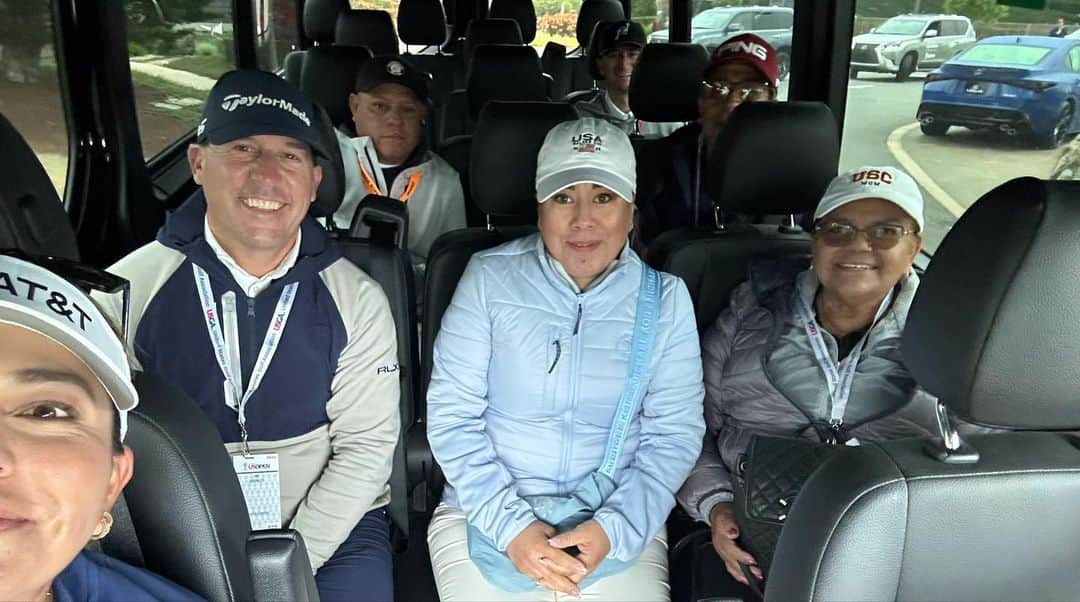 リセット・サラスさんのインスタグラム写真 - (リセット・サラスInstagram)「Nothing like finishing with a 🐦 on the 72nd hole at a @uswomensopen what a week it's been! #TeamSalas needed a week like this... huge thank you to Benito for stepping in, just like old times!   To the fans, y'all made me feel so special, thank you so much!  @pebblebeachresorts you are an absolute gem.」7月10日 12時41分 - lizettesalas5