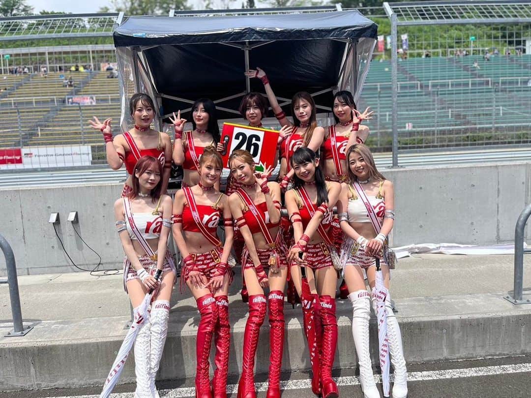 のインスタグラム：「#スーパー耐久　Rd.3菅生 26号車はポールポジションからスタートして2位でチェッカーを受けました👏♡！！  今回もラフィーネステージ・サイン会・YouTube配信 盛りだくさんでした🩷✨  暑い中ありがとうございました❣️❣️」
