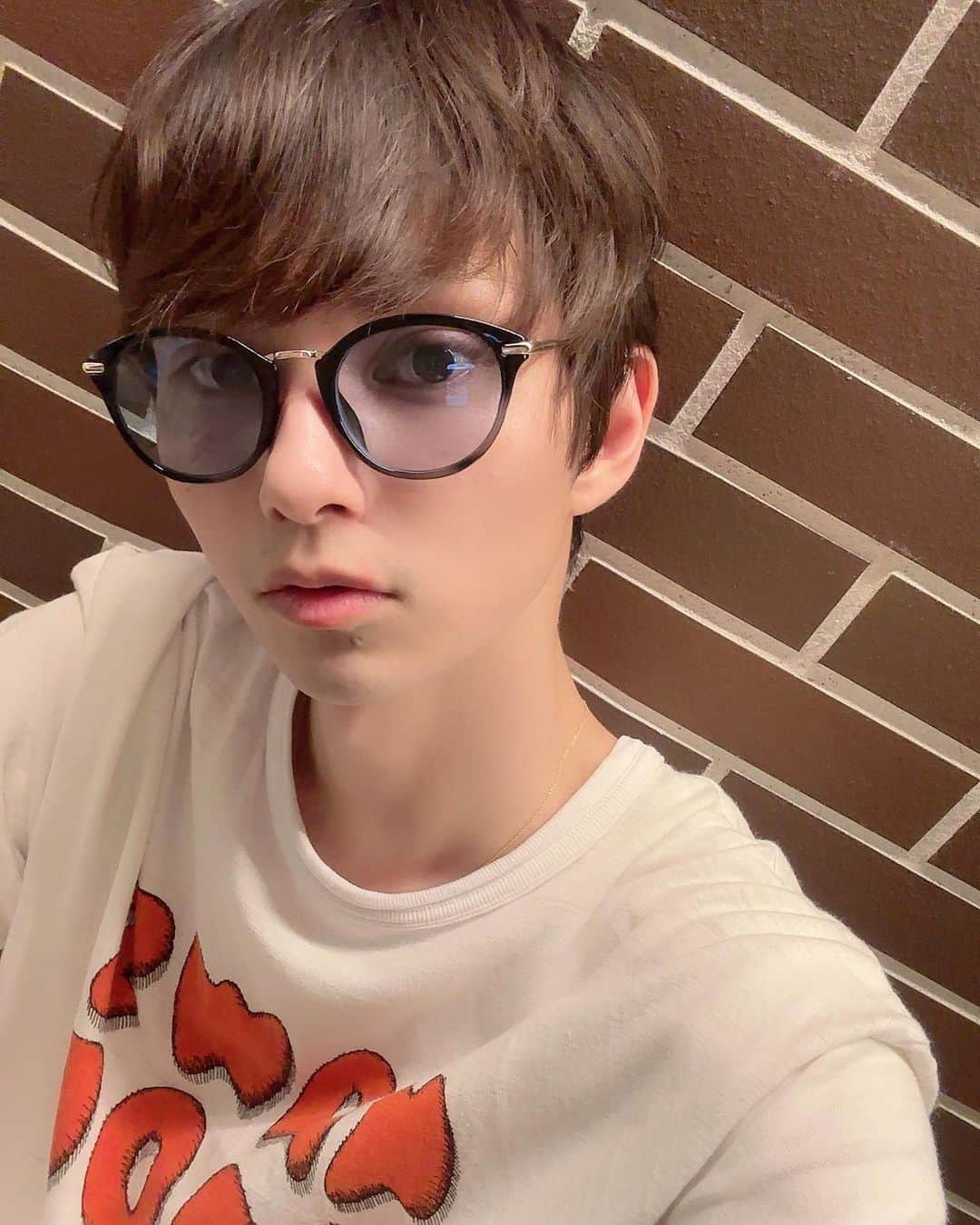 中山優貴のインスタグラム：「. たまにはサングラス🕶️  #サングラス #cafelatte #noblecalmer #fashion #model #artist #actor #tiffany #일상 #데일리 #데일리 #좋아요 #셀피 #japan #tokyo #good #love #photooftheday #beautiful #happy #cute #selfie #me #nature #instagram #instagood #insta #instafashion #instamood #instadaily #Collars」