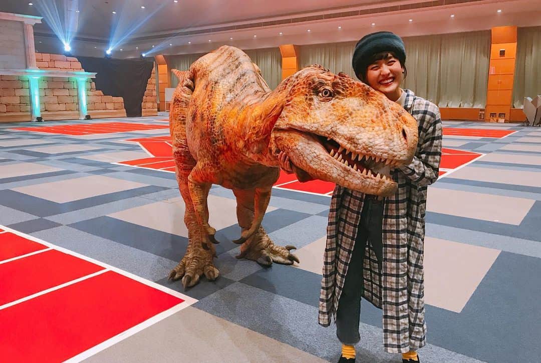岩井七世さんのインスタグラム写真 - (岩井七世Instagram)「この夏、恐竜ショーに出演します🦖  福井県立恐竜博物館のリニューアルオープンを記念したライブショー。等身大の恐竜たちと一緒にお芝居ができる、わたしにとって夢のような公演です。それも恐竜博物館で！とっても楽しみ！！！  2023.7.22〜8.20 DINO A LIVE in福井恐竜博物館 『蘇った福井の恐竜たち』  https://www.dinosaur.pref.fukui.jp/dino-a-live/  博物館のサイトでチケット発売中！ 子供も大人も恐竜が大好きになっちゃう魔法の時間をお届けします。  (※岩井の出演回は未定です。 また追ってお知らせいたします🙏)  夢って叶うんだ！❤️‍🔥  #DINOALIVE #dinosaur  #恐竜 #恐竜ライブ #福井県立恐竜博物館  #ジュラシックガール」7月10日 13時06分 - nanaseiwai