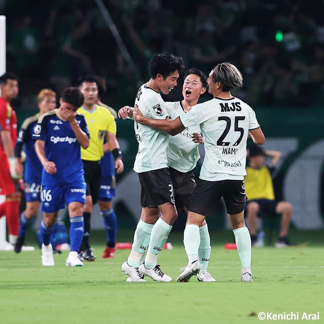 Goal Japanさんのインスタグラム写真 - (Goal JapanInstagram)「🔵 #染野唯月 の2得点でドローに持ち込む 🟢 国立開催となったJ2首位 #FC町田ゼルビア と2位 #東京ヴェルディ の上位対決は、東京Vが後半に2点差を追いつき2-2のドローで試合終了。(Photo: Kenichi Arai)  #soccer #football #meijiyasudaseimeijleague #jleague #j2league #J2 #fcmachidazelvia #zelvia #tokyoverdy #verdy  #サッカー #フットボール #J2リーグ #⚽」7月10日 13時30分 - goaljapan