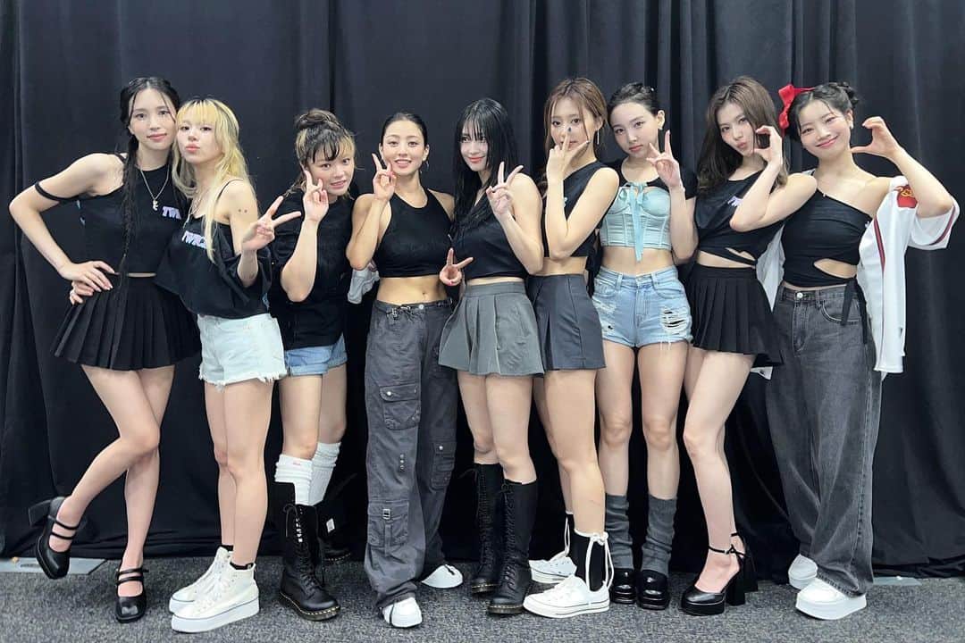 TWICEさんのインスタグラム写真 - (TWICEInstagram)「TWICE 5TH WORLD TOUR 'READY TO BE' IN #ATLANTA   Had a whale of a time in Atlanta - the last city for this tour in the US!🫶 We want to thank our 🍭ONCE🍭 from the bottom of our hearts - You guys always light up our world and you guys are the ones who taught us how to believe in ourselves and how to shine✨ We are so grateful for everything and we really hope to see you again!!💖  #TWICE #트와이스 #READYTOBE #TWICE_5TH_WORLD_TOUR」7月10日 13時33分 - twicetagram