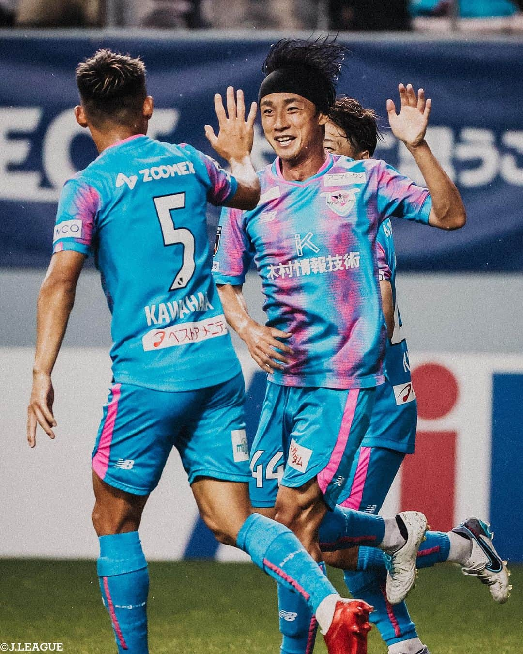 Ｊリーグさんのインスタグラム写真 - (ＪリーグInstagram)「📸𝐉.𝐋𝐄𝐀𝐆𝐔𝐄 𝐏𝐡𝐨𝐭𝐨𝐠𝐫𝐚𝐩𝐡⚽  ∼明治安田生命J１リーグ第20節∼ 週末の試合からもいい写真がたくさん届きました✉️ 好きなシーンはどれですか⁉️  #ガンバ大阪 #福田湧矢 #サンフレッチェ広島 #エゼキエウ #柏好文 #サガン鳥栖 #堀米勇輝 #アビスパ福岡 #湯澤聖人 #川崎フロンターレ #山田新 #名古屋グランパス #キャスパーユンカー #マテウスカストロ #ヴィッセル神戸 #汰木康也 #大迫勇也 #浦和レッズ #FC東京 #柏レイソル #湘南ベルマーレ  #Jリーグ #jleague #サッカー #soccer #football #J30」7月10日 13時41分 - jleaguejp