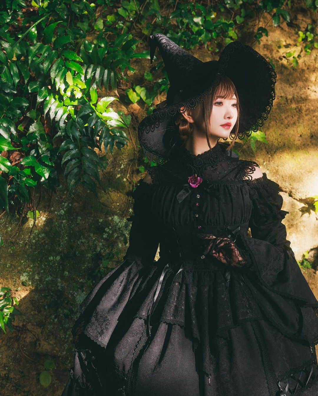 すみれおじさんさんのインスタグラム写真 - (すみれおじさんInstagram)「木漏れ日の魔女🧙‍♀️  #me #photo #japan #japanese #japanesegirl #kawaii #girl #selfie #portrait #女孩 #소녀 #长发 #可愛#косплей #كوسبلاي #คอสเพลย์ #코스프레 #角色扮演 #照片 #사진 #일상 #셀피 #메이크업 #패션」7月10日 13時41分 - sumire_shinohana