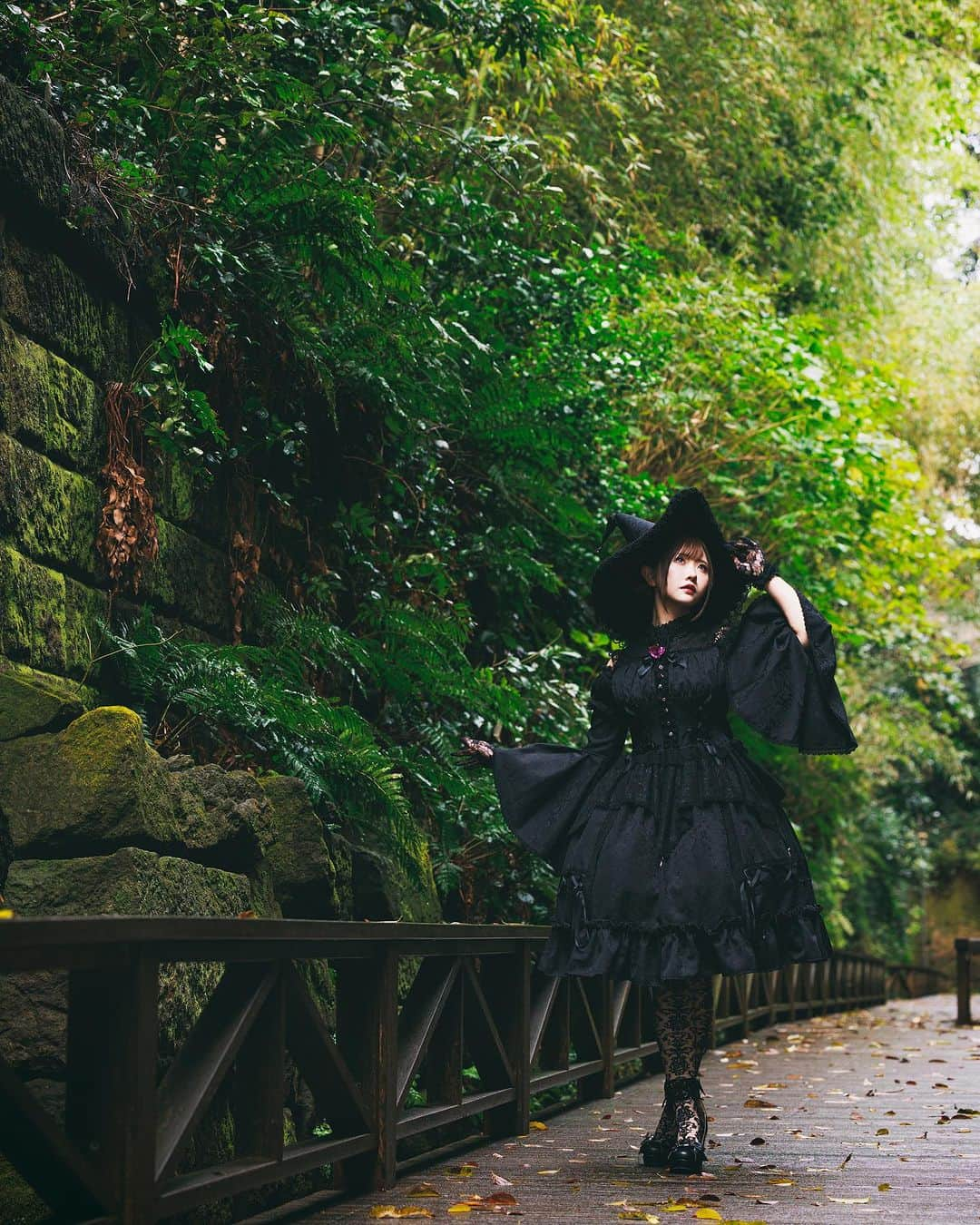 すみれおじさんさんのインスタグラム写真 - (すみれおじさんInstagram)「木漏れ日の魔女🧙‍♀️  #me #photo #japan #japanese #japanesegirl #kawaii #girl #selfie #portrait #女孩 #소녀 #长发 #可愛#косплей #كوسبلاي #คอสเพลย์ #코스프레 #角色扮演 #照片 #사진 #일상 #셀피 #메이크업 #패션」7月10日 13時41分 - sumire_shinohana