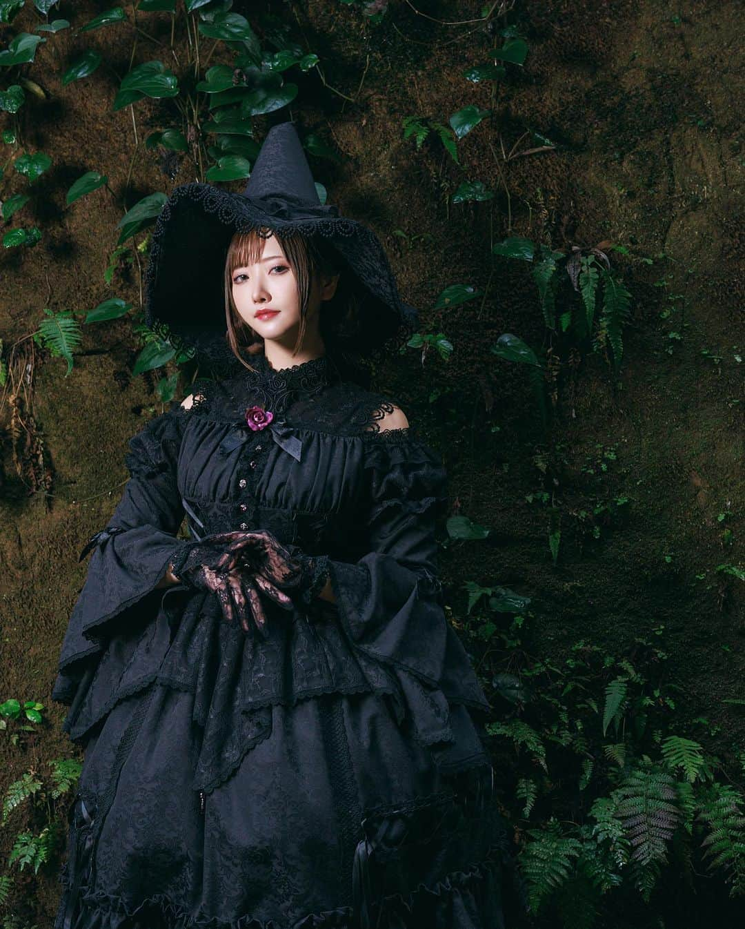 すみれおじさんさんのインスタグラム写真 - (すみれおじさんInstagram)「木漏れ日の魔女🧙‍♀️  #me #photo #japan #japanese #japanesegirl #kawaii #girl #selfie #portrait #女孩 #소녀 #长发 #可愛#косплей #كوسبلاي #คอสเพลย์ #코스프레 #角色扮演 #照片 #사진 #일상 #셀피 #메이크업 #패션」7月10日 13時41分 - sumire_shinohana