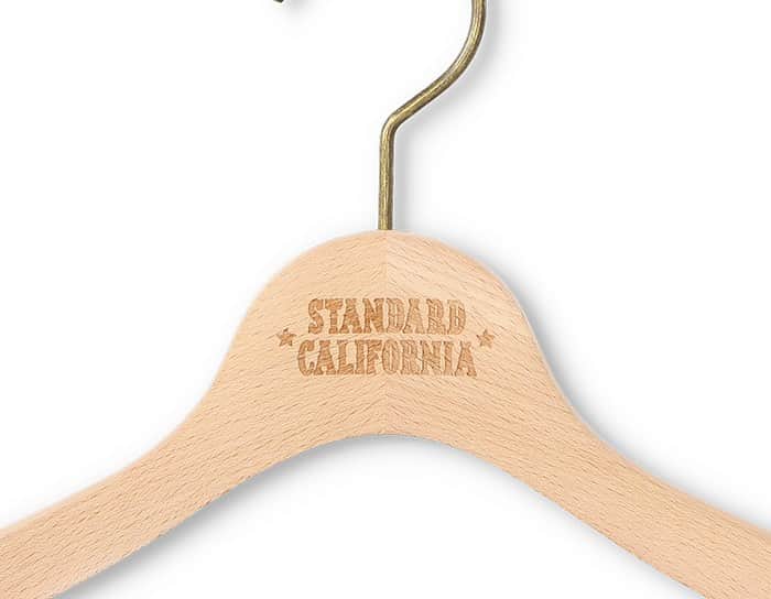 スタンダードカリフォルニアさんのインスタグラム写真 - (スタンダードカリフォルニアInstagram)「SD Wood Jacket Hangerが入荷しました‼︎  オリジナルハンガーに新たにジャケットハンガーが登場。  Standard California 直営店で使用していたこちら、販売して欲しいという声も多くこの度ラインナップに加わりました。  肩から肩先にかけて湾曲した形状で肩先に厚みのあるジャケットハンガーは、アウターやシャツ、スウェットなどの形をより綺麗に立体的に保つことが可能。  デザインはフロント部分にStandard Californiaロゴが入ります。  素材は無塗装のナチュラルウッド、使い込むことで素材ならではの経年変化も楽しめます。  SD Wood Jacket Hanger has arrived!!  『SD Wood Jacket Hanger』 SIZE ： W42cm×D4cm PRICE ： ￥10,450（税込） 1SET＝3pcs  @standardcalifornia_os  @standardcalifornia_movie   #standardcalifornia #スタンダードカリフォルニア #woodhanger #ハンガー #wood #hanger #木製ハンガー #jacket #jackethanger #ジャケットハンガー #internationalshipping #overseashipping #worldshopping#worldshoppingjp」7月10日 13時47分 - standardcalifornia