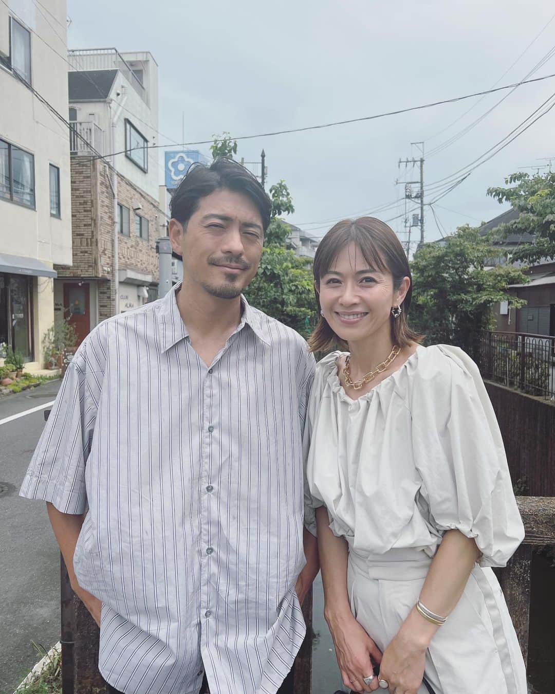 畑野ひろ子のインスタグラム：「誕生日のご飯は、10年以上通っている天ぷら屋さんで。 娘達の成長もずっと見守っていただき有難い限りです😌  眩しすぎて目がなかなか開かなかったけど、2人で撮れる時は、とっておきたいタイプです😁 #happybirthday」