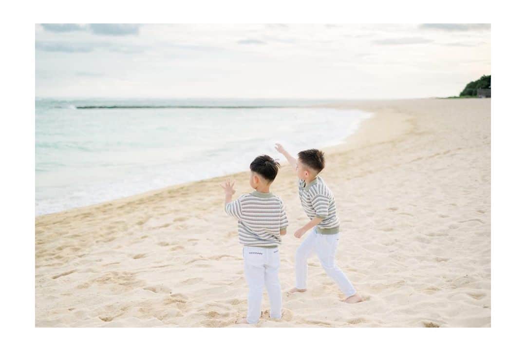 FUJIFILM INDONESIAさんのインスタグラム写真 - (FUJIFILM INDONESIAInstagram)「Kebersamaan adalah hal penting dalam sebuah keluarga.  Inilah kesan yang muncul dari foto @adiwarnairawan yang menghadirkan kebersamaan dalam frame sebagai interpretasi momen indah bersama keluarga tercinta. Dengan tone warna yang lembut dari kamera Fujifilm X-T4 kesan kebersamaan dalam foto keluarga ini menjadi semakin indah.  Bisa menebak gak foto ini pakai film simulation apa?  Captured by @adiwarnairawan Using FUJIFILM X-T4 Lens Fujinon XF 33mm F1.4 R LM WR + XF 18mm F2 R  #XT4 #XT4_id #FujifilmXT4 #XF33MMF14RLMWR #XF18mmF2R #fujifilm_id #FujifilmIndonesia」7月10日 14時00分 - fujifilm_id