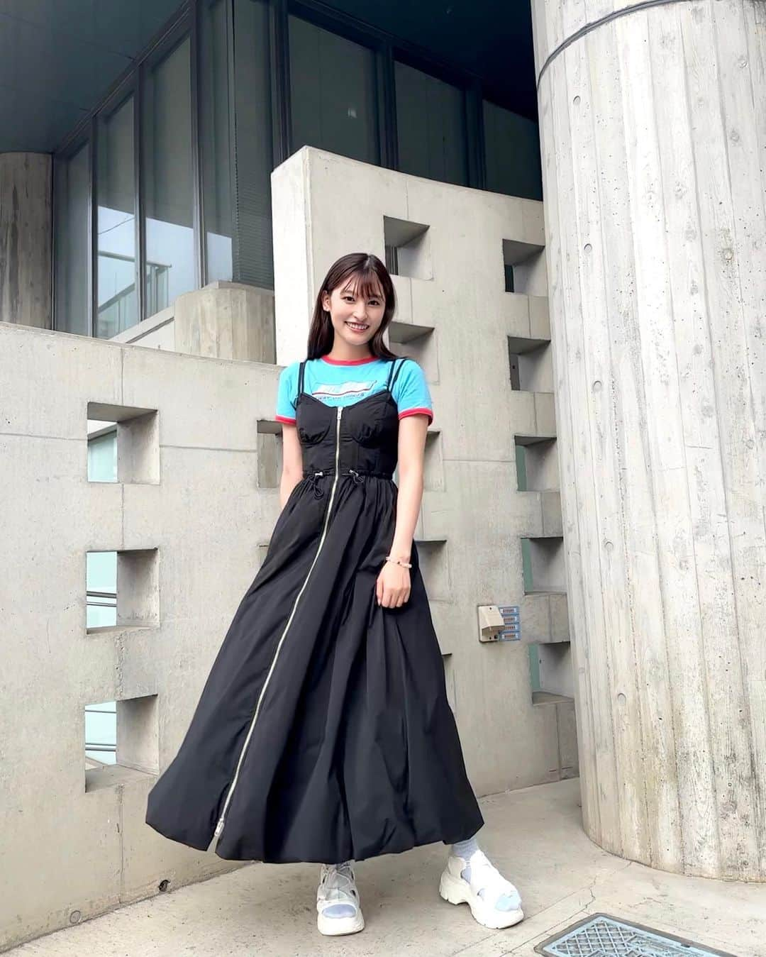 森高愛のインスタグラム：「最近お気に入りのワンピース✌️  #森高のお洋服」