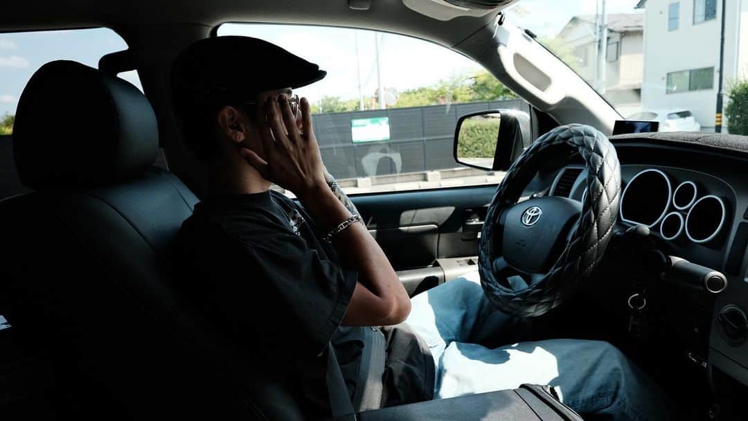 漆山葵さんのインスタグラム写真 - (漆山葵Instagram)「ドライブスルーする時、駐車場のチケットを取る時🎫不便です。 （助手席者必須）」7月10日 14時12分 - a3r21n32