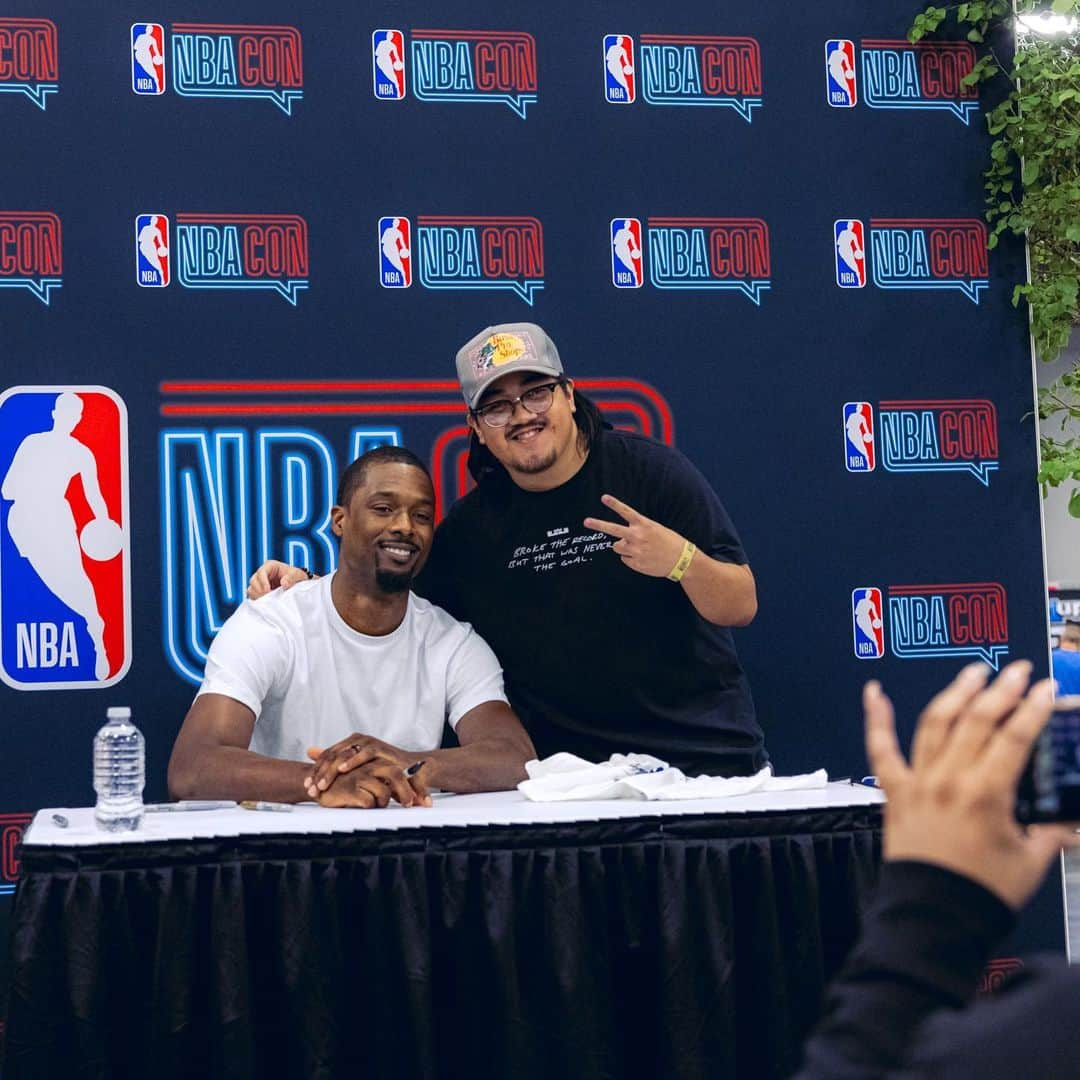 ハリソン・バーンズさんのインスタグラム写真 - (ハリソン・バーンズInstagram)「Sacramento showed up at NBA Con for Harrison Barnes 👑」7月10日 14時19分 - hbarnes