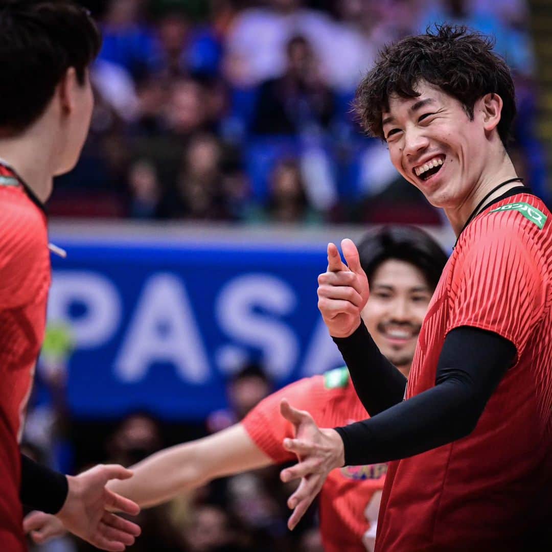 TBSバレブーのインスタグラム：「. #バレーボール #ネーションズリーグ 2023男子 準々決勝組み合わせが決まりました🔥  1位🇺🇸アメリカvs8位🇫🇷フランス 2位🇯🇵日本vs🇸🇮7位スロベニア 3位🇵🇱ポーランドvs6位🇧🇷ブラジル 4位🇮🇹イタリアvs5位🇦🇷アルゼンチン  #volleyball #VNL2023  写真:FIVB」