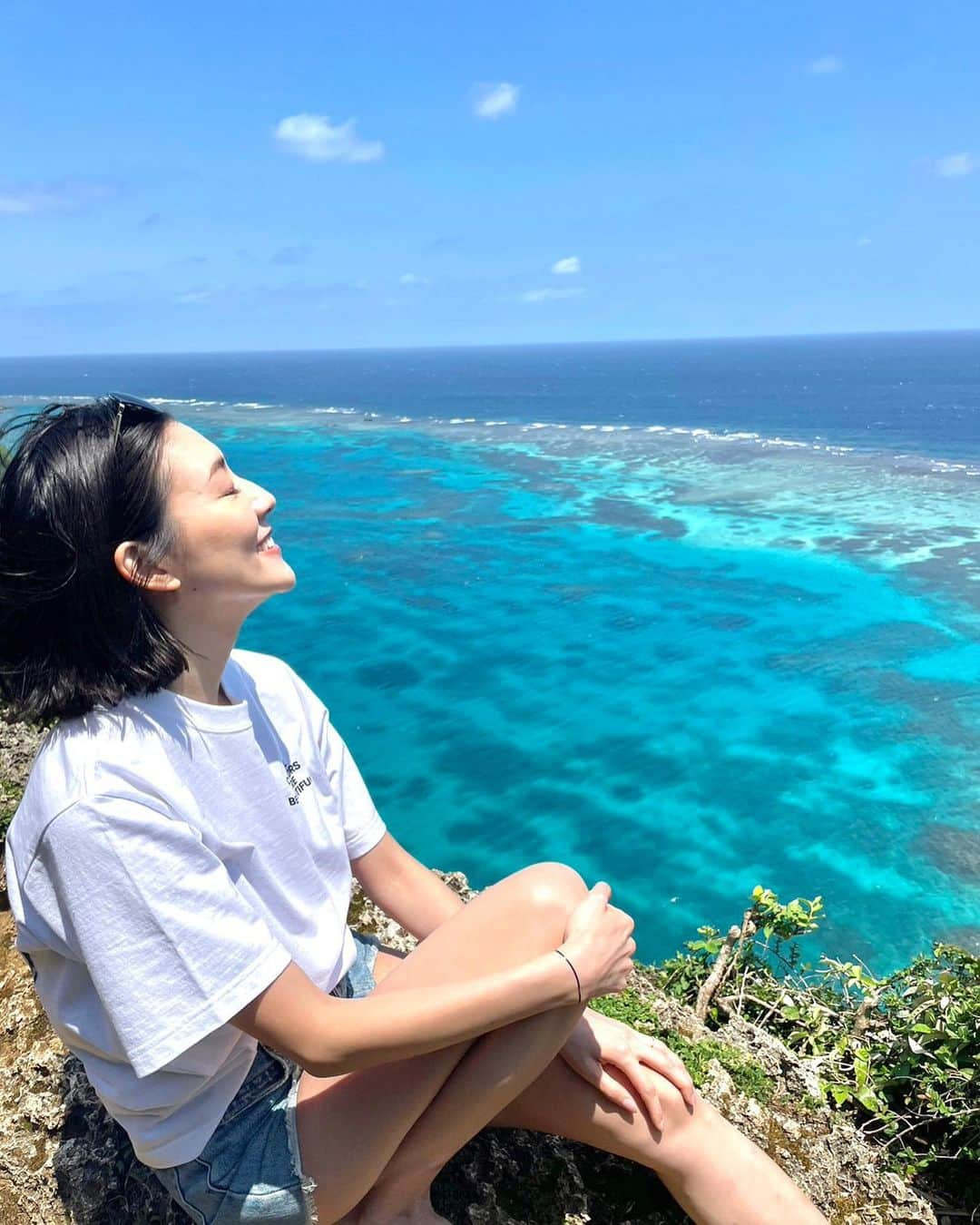 中田奈沙さんのインスタグラム写真 - (中田奈沙Instagram)「Memories…🏝️  伊良部島の三角点。 足場悪いし、一歩間違ったら 落ちるようなすごいところ🥶 けれど、この絶景は見る価値あり✨  #奈沙旅in沖縄 #奈沙旅in宮古島 #奈沙旅in伊良部島  #三角点 #伊良部島 #宮古島 #沖縄 #絶景 #絶景スポット #okinawa #miyakojima #miyakoisland #irabujima #irabuisland #sea」7月10日 15時11分 - nasa_nakada