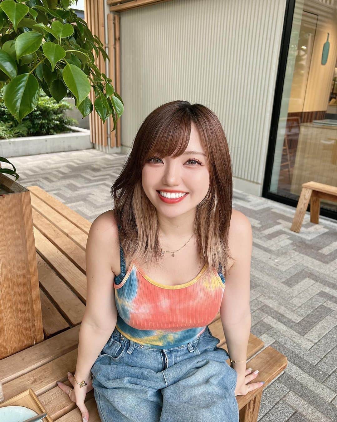 のインスタグラム：「🍃Today's me🍃  今日は渋谷をぷらぷらしたよ〜👣 観葉植物を買ったり🪴 フィルムの現像をしたり、 Olympus OM-1用のネガを買ったり🎞️ @bluebottlejapan で一服したり☕️˖ ࣪⊹ ㅤ ㅤ ㅤ ㅤ 先日、赤尾先生にお肌のメンテナンスしてもらって DTが終わったからメイクノリが良くなった💗 ̖́-  クリニックは湘南美容クリニックで 先生は池袋東口店の赤尾先生だよ👨‍⚕️✨ ちなみに私の埋没もやってくれて 本当に本当に二重整形が上手な先生です💡  ㅤ ㅤㅤ ㅤ  @eyeprolish11 でやったマツパも調子良くて写真盛れる💛 いつも写真撮った後、また加工するけど、 今日の写真は追加加工なしだよ〜😳🪄𓂃꙳⋆ ˖ ㅤ ㅤ ㅤ ㅤ ㅤ ㅤ ㅤ ㅤ ㅤ ㅤㅤ ㅤ #湘南美容クリニック #美容 #美肌 #美容整形 #整形 #クイックコスメティークダブルneo #埋没法 #まつぱ #まつ毛パーマ #shein #shein購入品 #インナーカラー #インナーカラーボブ #ブルーボトルコーヒー #カフェ巡り」