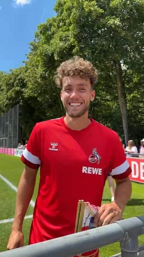 1.FCケルンのインスタグラム：「🎙️ @markuth und @lucawaldschmidt bei den Fans und im Interview nach dem Trainingsauftakt 🤩 ___ #effzeh」