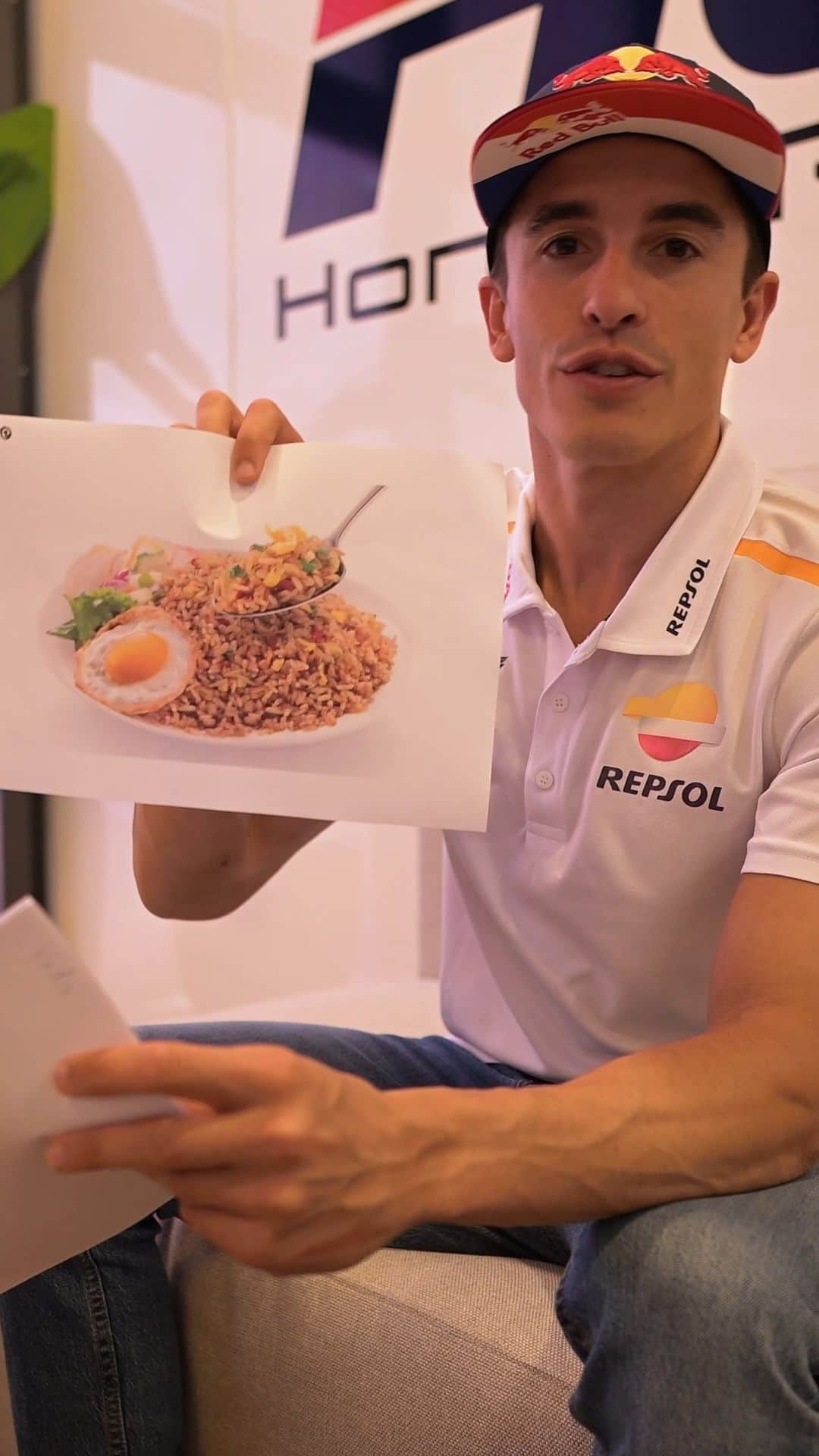 レプソル・ホンダのインスタグラム：「Satu Hati! How well does @marcmarquez93 know Indonesia? 🤔  Already counting down the days to seeing all our @astrahondaracingteam friends again 🫰」