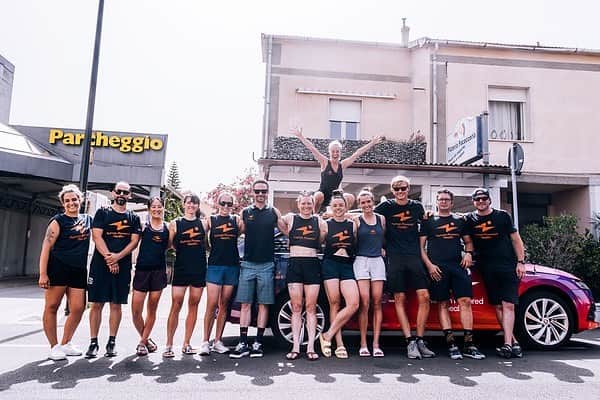 與那嶺恵理のインスタグラム：「My 2023 @girodonneofficial done&dusted ✅ Absolutely, my best Giro ever with @hphcycling 💜🧡  . . Obviously my performance which I was hoped from team was not there (I’m so sorry 😢) but whatever I tried everything what I can do for teammies so I could enjoy every single day⭕️ Thank you for working hard especially staff to make us comfortable 🧡💜 Only frustrating is I might be not enough for girls&team, though.🤨 I will come back to be better 💪🏻 . . Well, From 🛫National 🇯🇵🛬🇩🇪🛫🇮🇹to the end of this Giro in 2-3weeks was extremely hard for my body, finally I can take a Rest 🫠for resetting to next big one 🇫🇷!!!!  . . 📸: @oskarsbrook  #今日のエリさん　#HumanPoweredHealth」