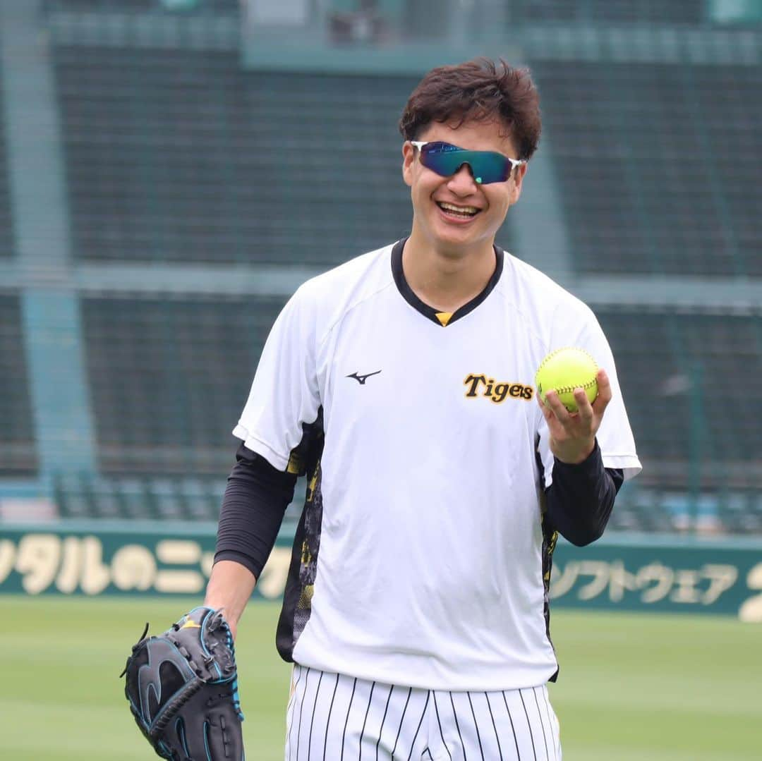 阪神タイガースさんのインスタグラム写真 - (阪神タイガースInstagram)「7月10日、甲子園球場での先発投手陣の練習の様子です！ #青柳晃洋 選手 #大竹耕太郎 選手 #村上頌樹 選手 #西純矢 選手 #才木浩人 選手 #安藤優也 コーチ #阪神タイガース  #ARE」7月10日 15時31分 - hanshintigers_official