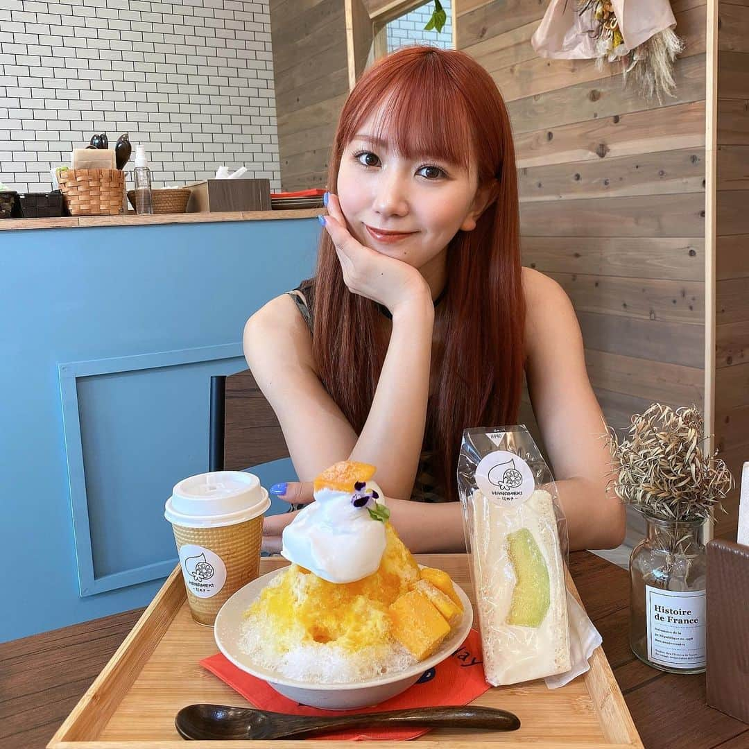 杉山優華さんのインスタグラム写真 - (杉山優華Instagram)「🍧🍧🍧 . . . . 亀有のかき氷とフルーツサンド専門店「HANAMEKI 花めき」へ行ってきました🍧🍈❤️ . ずっと興味あったかき氷専門でいただいたマンゴー果実入りかき氷、とっても美味しかったです☺️一日暑かったから幸せだった〜☺️ . 天然氷で作ってるらしくて、全然溶けないの！すごかった😳マンゴーの果実がゴロゴロ入ってて生クリームがあま〜くて美味しかった🍧 . . フルーツサンドはメロンを選んだのですが、ペロリでした🍈 色んな味食べてみたいからまた行きます🔥🔥 夏にぴったりのお店！行ってみてね😢🍧 . .  PR @hana_meki #花めき #亀有スイーツ #葛飾スイーツ #亀有カフェ #hanameki #亀有グルメ　#フルーツサンド」7月10日 15時39分 - fbyuuka29