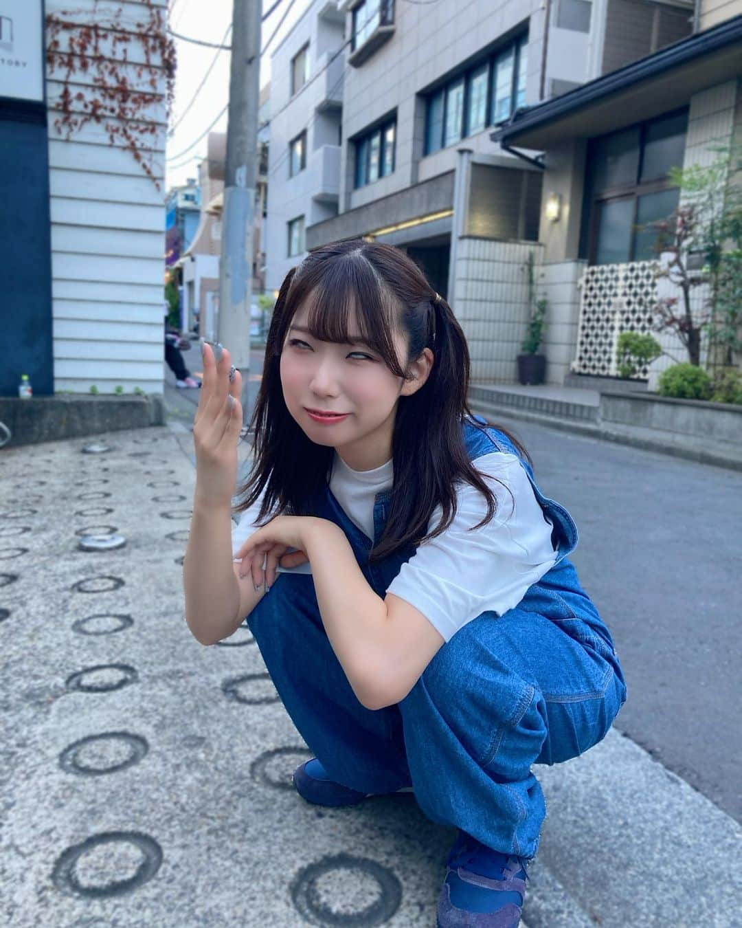 月代来実さんのインスタグラム写真 - (月代来実Instagram)「わちゃわちゃ🛝 . . . . #idol #idolater #instagood #picture #followme  #picoftheday #fashion #Japanese #Japanesegirl #japan #tokyofashion #오오티디　#패션스타그램　#옷스타그램 #オーバーオール #アイドル #自撮り #selca #selfie #f #l #fyp」7月10日 15時58分 - pan_krmxx