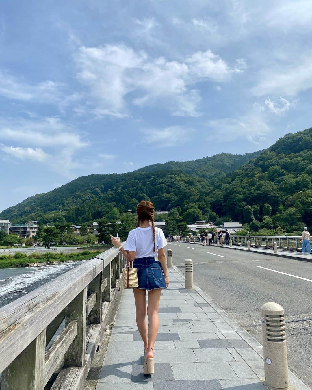 MARIKOのインスタグラム：「. . この日京都めちゃくちゃ暑かった🥵 . . . . . . . . . #渡月橋 #京都#京都観光」