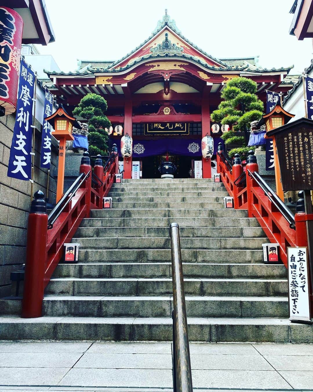 赤崎ティナ（西浦舞由美）のインスタグラム：「神社にお参りしてきました🙆‍♀️🙆‍♀️ #赤崎ティナ#神社 #お参り #japan#influencer #instagram #神様 #お守り #beautiful#beauty#instagram #follow#me#thankyou #girl」