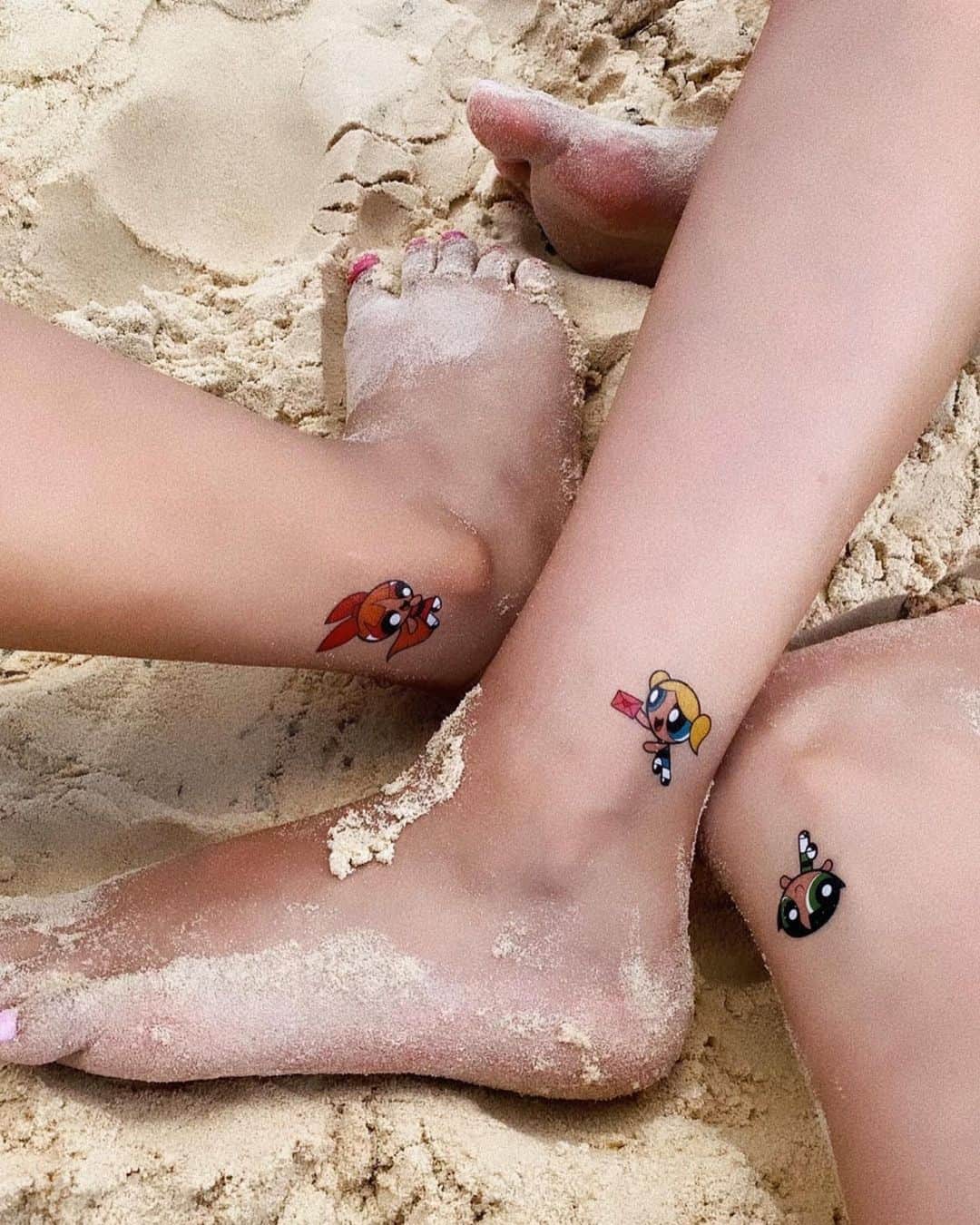MAYUのインスタグラム：「🌻👙⛱️⠀ feliz de pasar tiempo con mis queridas amigas.」