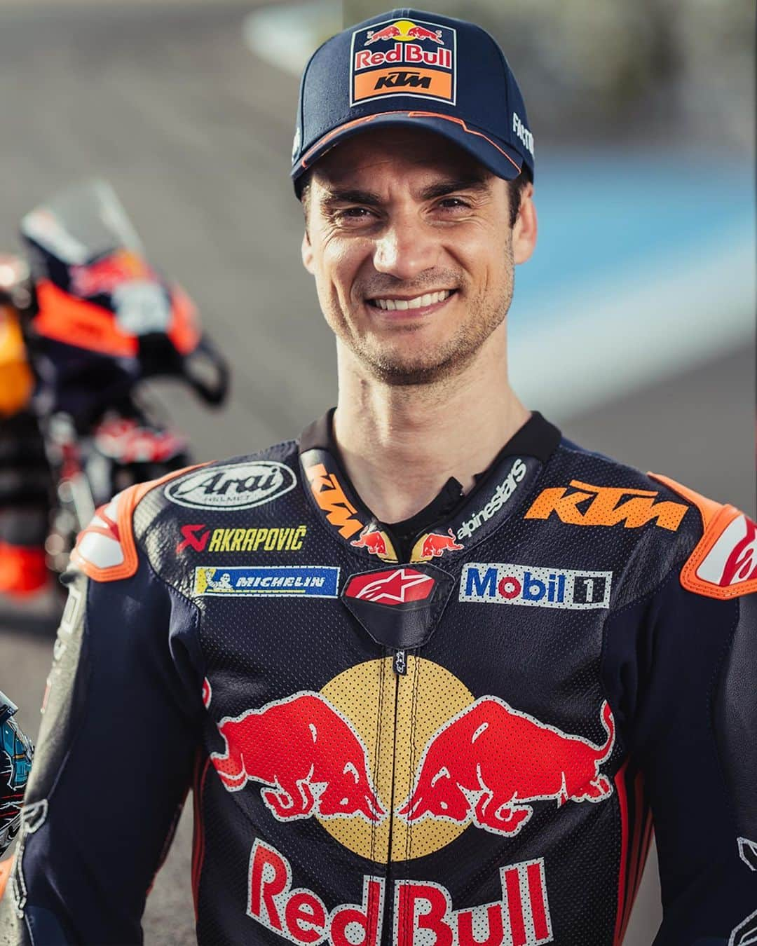 ダニ・ペドロサさんのインスタグラム写真 - (ダニ・ペドロサInstagram)「The countdown is on for the Little Samurai. ⏰⚔️   Two months today until we see @26_DaniPedrosa back onboard his KTM RC16 at the #SanMarinoGP! 🇸🇲  Who else is as excited as we are?! 💪  #KTM #ReadyToRace #MotoGP #DaniPedrosa #RC16 #Misano #Motorsport」7月10日 16時30分 - 26_danipedrosa