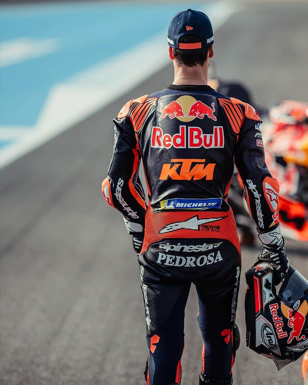 ダニ・ペドロサのインスタグラム：「The countdown is on for the Little Samurai. ⏰⚔️   Two months today until we see @26_DaniPedrosa back onboard his KTM RC16 at the #SanMarinoGP! 🇸🇲  Who else is as excited as we are?! 💪  #KTM #ReadyToRace #MotoGP #DaniPedrosa #RC16 #Misano #Motorsport」