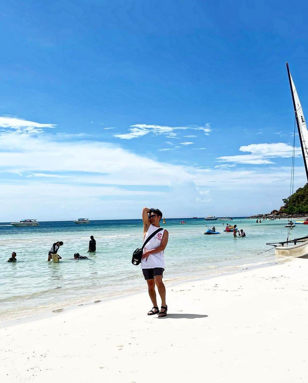 元気☆たつやさんのインスタグラム写真 - (元気☆たつやInstagram)「#世界一セクシーに脇の匂い嗅ぐ男  #THAILAND #タイ #beach #Sea」7月10日 16時26分 - genkitatsuya