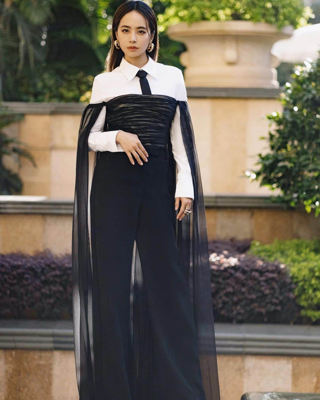 Vogue Taiwan Officialさんのインスタグラム写真 - (Vogue Taiwan OfficialInstagram)「#VogueCeleb Jolin壓軸演出澳門TMEA音樂節，連唱9首嗨翻現場，除了選擇 @maisonvalentino 表演服，當然也少不了天后最愛的WINDOWSEN ，鑲滿水鑽的兩截式套短裙套裝襯托 Jolin 的超強氣勢！  點擊 @voguetaiwan 首頁連結看WINDOWSEN獨家專訪。  #Jolin #蔡依林 @jolin_cai」7月10日 16時39分 - voguetaiwan