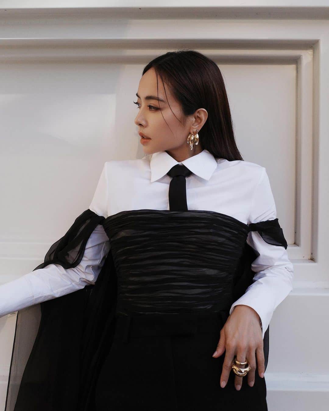 Vogue Taiwan Officialさんのインスタグラム写真 - (Vogue Taiwan OfficialInstagram)「#VogueCeleb Jolin壓軸演出澳門TMEA音樂節，連唱9首嗨翻現場，除了選擇 @maisonvalentino 表演服，當然也少不了天后最愛的WINDOWSEN ，鑲滿水鑽的兩截式套短裙套裝襯托 Jolin 的超強氣勢！  點擊 @voguetaiwan 首頁連結看WINDOWSEN獨家專訪。  #Jolin #蔡依林 @jolin_cai」7月10日 16時39分 - voguetaiwan
