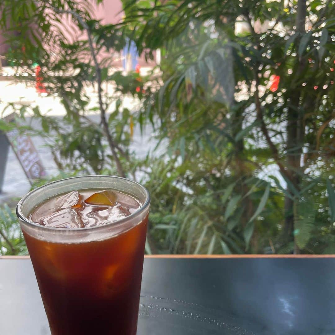 舘野将平さんのインスタグラム写真 - (舘野将平Instagram)「一生懸命に働いている日常の中で たまにの安らげる穏やかな時間が僕にとってすごく大切なものです。 時間は有限だからこそ、 それは何にも変えがたい。  #cill #20230710 #breaktime  #cafe  #loves#happy #icecoffee」7月10日 16時36分 - shohei_tateno_921