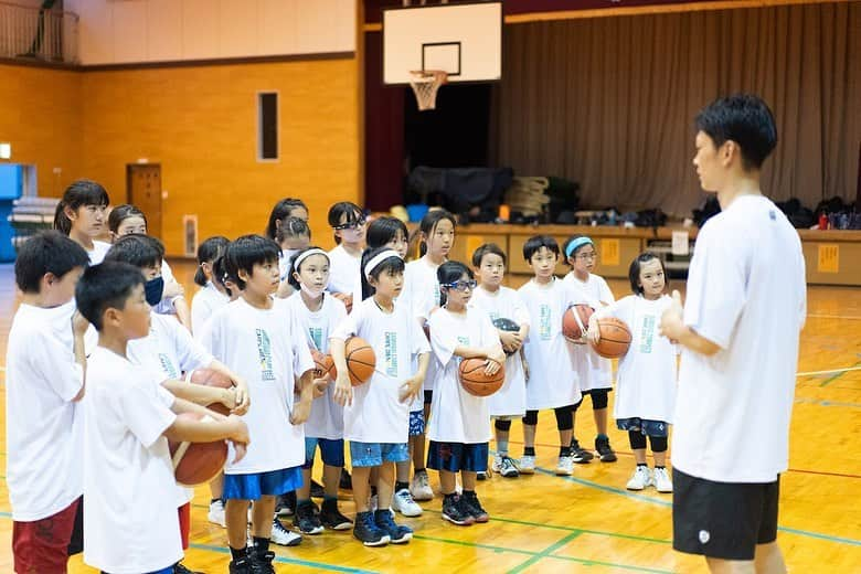 石井講祐さんのインスタグラム写真 - (石井講祐Instagram)「【SAMURAICAMP2023】 🏀柏市立第三中学校🏀 たった数時間で、子供達が見違える程成長してくれて嬉しい😊  👕　@b_funabashi  👟　@asics_japan  📷　@mynameisakira  🤝　@nagareyama_kashiwa_basket  #サムライキャンプ #SAMURAICAMP #石井講祐」7月10日 16時41分 - ishiikosuke