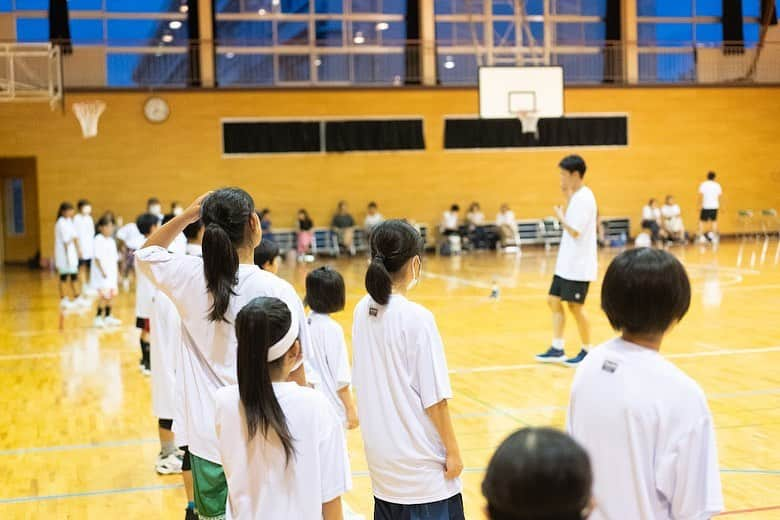 石井講祐さんのインスタグラム写真 - (石井講祐Instagram)「【SAMURAICAMP2023】 🏀柏市立第三中学校🏀 たった数時間で、子供達が見違える程成長してくれて嬉しい😊  👕　@b_funabashi  👟　@asics_japan  📷　@mynameisakira  🤝　@nagareyama_kashiwa_basket  #サムライキャンプ #SAMURAICAMP #石井講祐」7月10日 16時41分 - ishiikosuke