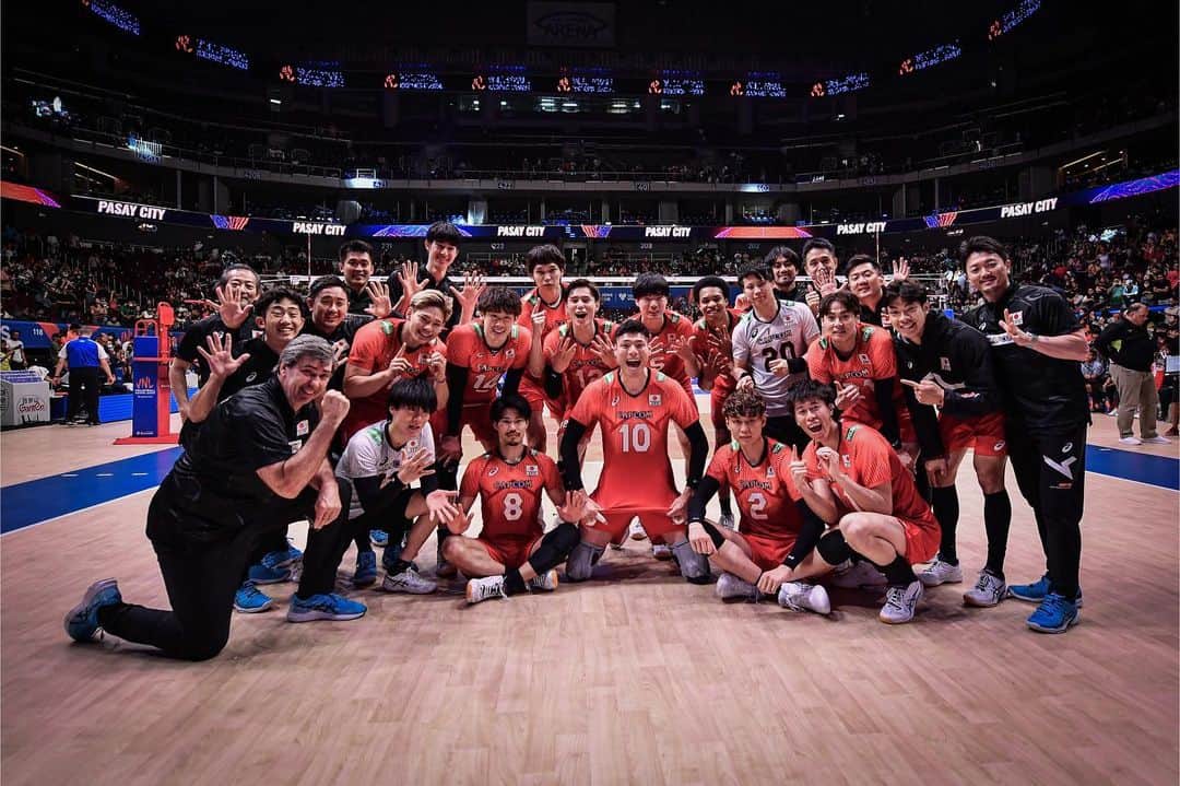 石川祐希さんのインスタグラム写真 - (石川祐希Instagram)「. .   フィリピンラウンド終了。  レギュラーラウンド10勝2敗。2位通過。  たくさんの応援ありがとうございました！  次はファイナルラウンドin 🇵🇱  準々決勝 vsスロベニア🇸🇮 ここからが勝負🔥  まずはしっかり休んでコンディション整えます👍  Thank you all Filipino fans 🇵🇭 Hope to see you again 👋」7月10日 17時30分 - yuki_ishikawa_official