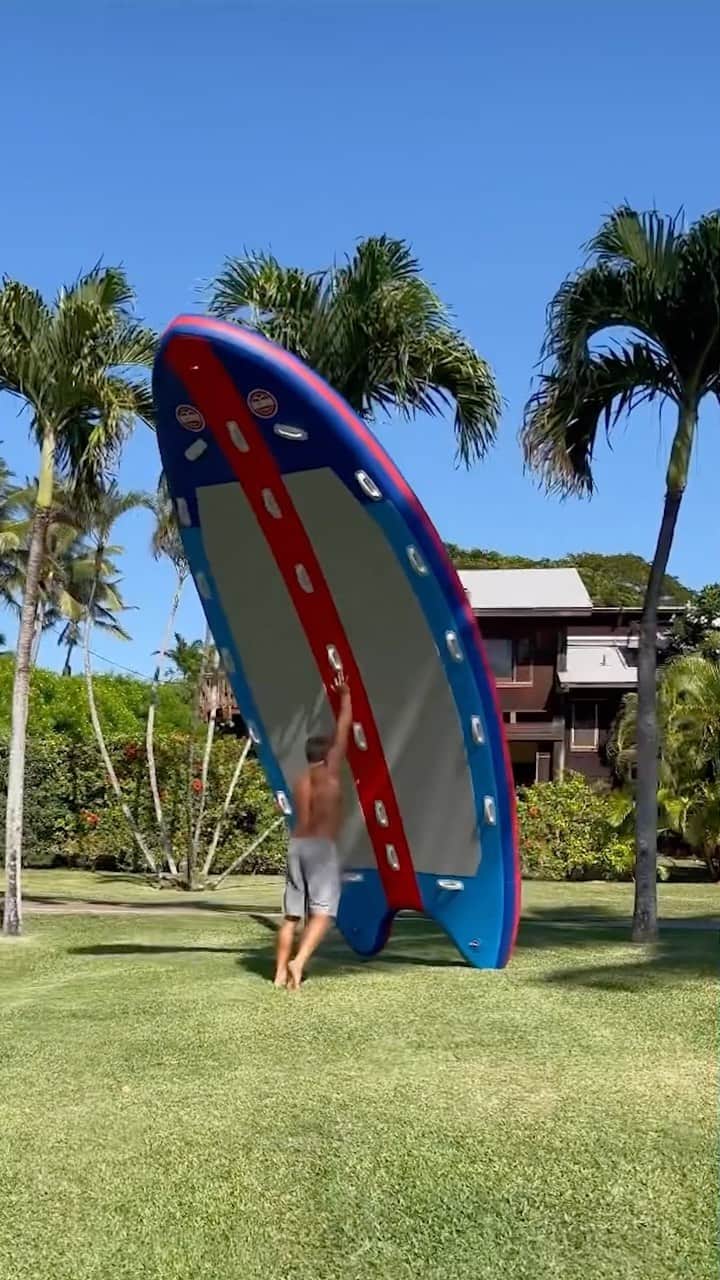 のインスタグラム：「@kai_lenny’s plans making it out the group chat 😅  #redbull #givesyouwiiings #surfing #california #surfboard」