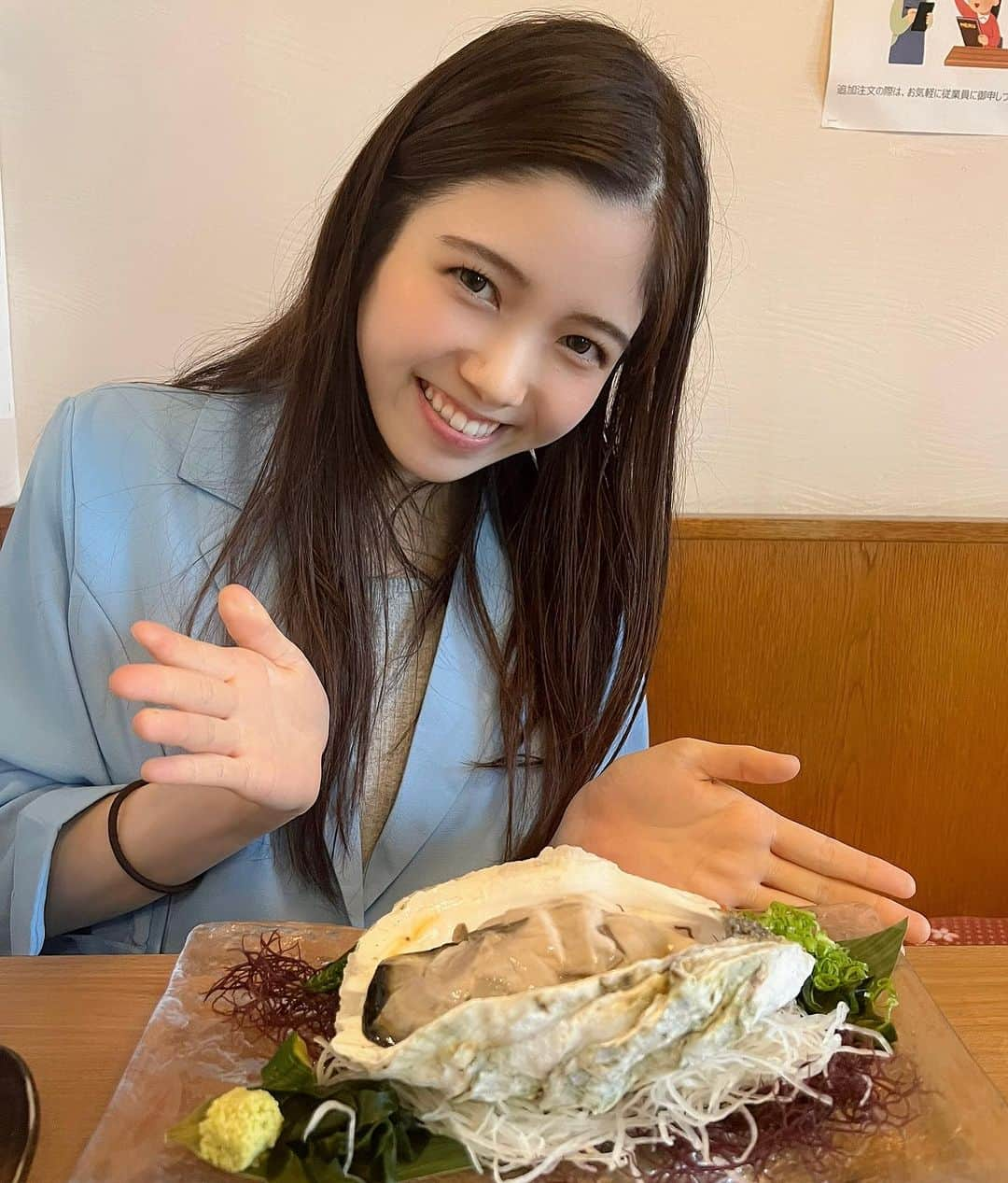 高木凜々子のインスタグラム：「2か月ぶりの牡蠣🦪  最高でした。 コンサート頑張ってよかった😭✨  #violin #music #concert #fukuyama #oysters」