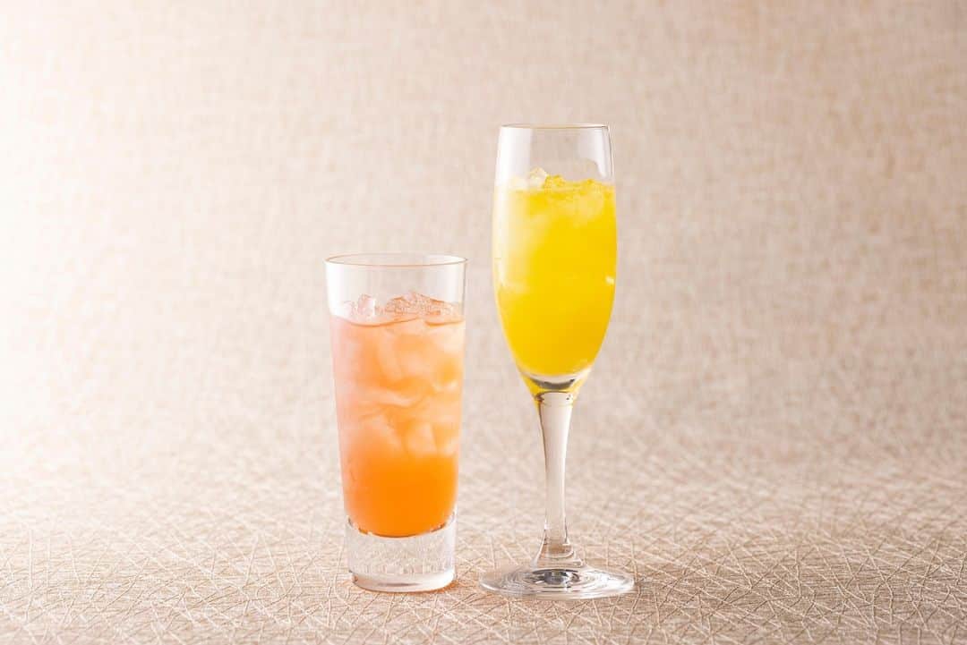 ヒルトン名古屋さんのインスタグラム写真 - (ヒルトン名古屋Instagram)「日本酒を使った日本料理「源氏」のオリジナルカクテル、「紅花」と「向日葵」。 普段、日本酒を飲み慣れない方にも飲みやすく仕立てました。  お食事にも合わせやすく、会席料理とのペアリングとしてもおすすめ✨   詳細・ご予約は @hiltonnagoya よりご覧ください。  #ヒルトン名古屋 #日本料理源氏 #日本酒カクテル #日本酒 #カクテル #会席 #会席料理 #日本料理 #源氏 #ホテルディナー #ホテルランチ #伏見ホテル #hiltonnagoya」7月10日 17時00分 - hiltonnagoya