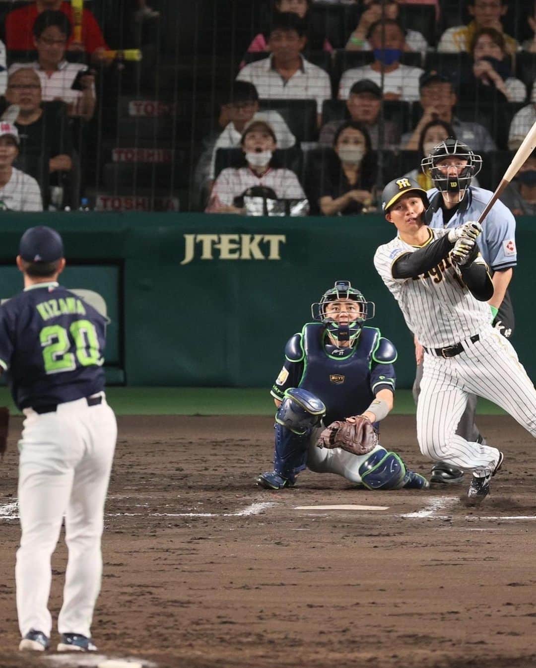 森下翔太のインスタグラム：「プロ初ホームラン！ やっと打てました甲子園の大歓声すごかったです。 これからも頑張っていきます。 いつも応援ありがとうございます！ #ホームラン  #れつごーれつごー」