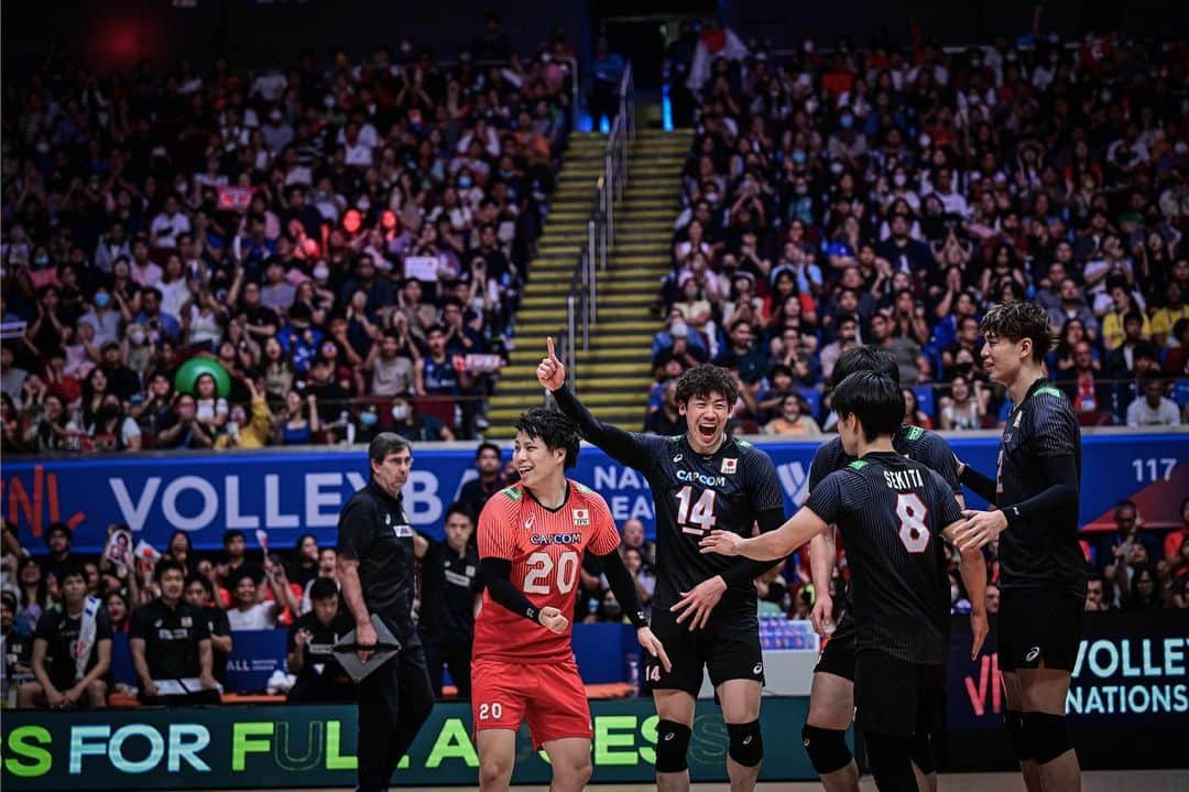 石川祐希のインスタグラム：「. .   フィリピンラウンド終了。  レギュラーラウンド10勝2敗。2位通過。  たくさんの応援ありがとうございました！  次はファイナルラウンドin 🇵🇱  準々決勝 vsスロベニア🇸🇮 ここからが勝負🔥  まずはしっかり休んでコンディション整えます👍  Thank you all Filipino fans 🇵🇭 Hope to see you again 👋」