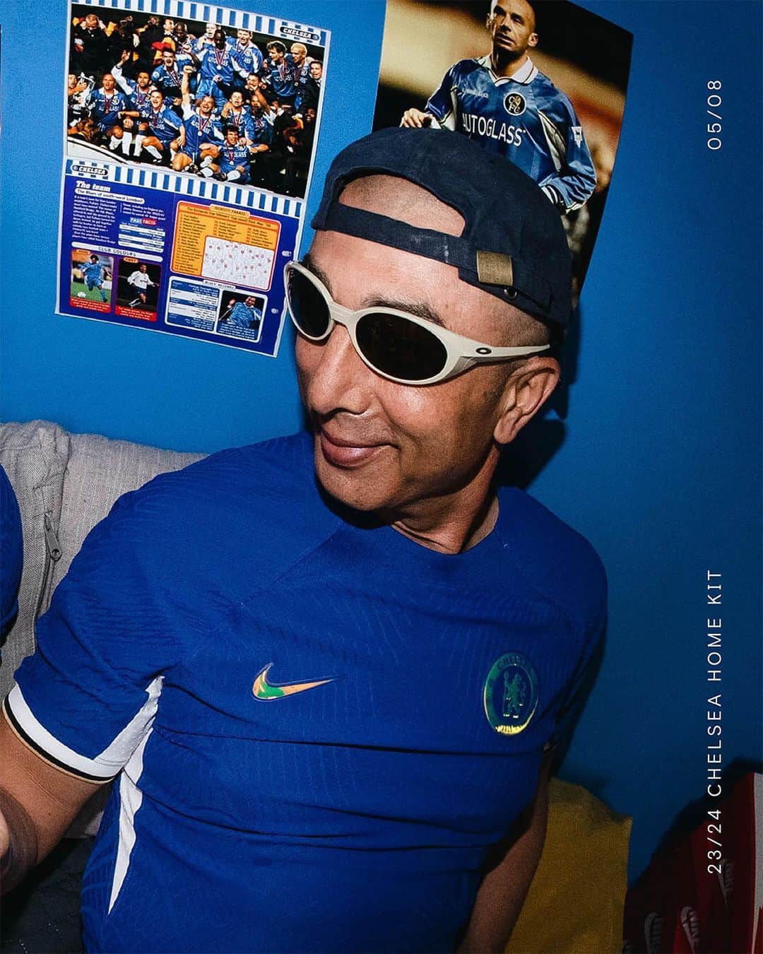 チェルシーFCさんのインスタグラム写真 - (チェルシーFCInstagram)「Chelsea Champions. Chelsea Legends. 🏆  Roberto Di Matteo and Dennis Wise reliving the 90's in our new strip.  #ItsA90sThing #ThePrideOfLondon」7月10日 17時30分 - chelseafc