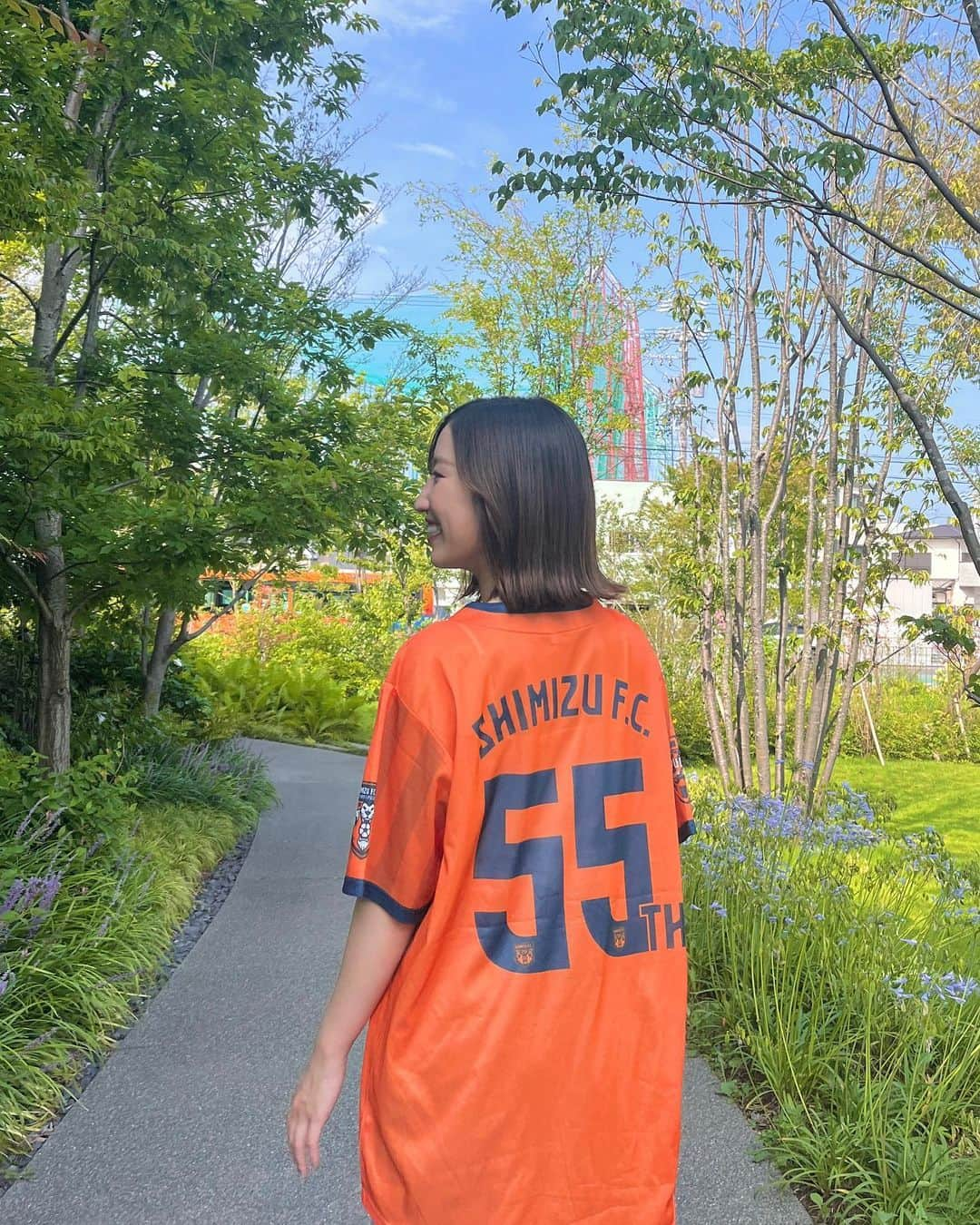 臼井佑奈さんのインスタグラム写真 - (臼井佑奈Instagram)「エスパルスの国立マッチまであと6日🧡 3連勝中のエスパルス！J1自動昇格圏も見えてきました❤️‍🔥この勢いで国立に乗り込みます🤜🤛  🏟️7/16(日) 18:00キックオフ  vsジェフユナイテッド千葉 先着30,000人の方に、この国立マッチ2023限定 オレンジユニシャツ をプレゼント！今年の夏も国立をオレンジに染めましょう🧡🤝🏻  去年の国立マッチ、悔しい思い出もあるけれど、とってもとっても良かった！！！！！！3.4枚目は去年のものです🔥5万6千人を超えるサポーターのみなさんの熱がすごかったなぁ、、、！ 今年はKICK OFF! SHIZUOKAの生放送があるので行けず😭皆さん私の分もパワーを送ってきてください😭✨✨✨  #ジェフ戦だから秋葉監督も燃えているかなぁ！ #清水翔太さんの国歌独唱も聴きたかった、、、 #spulse #jleague #国立競技場  #清水エスパルス #戻るべき場所へともに #サッカー #soccer」7月10日 17時32分 - yuna_usui