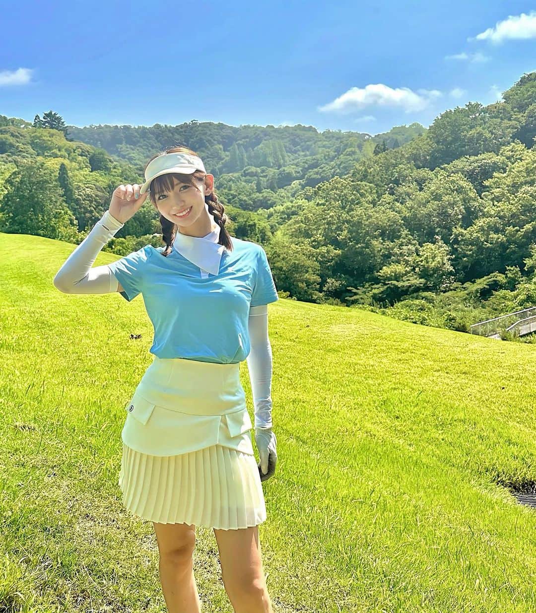 中谷あすみさんのインスタグラム写真 - (中谷あすみInstagram)「今日はゴルフ⛳️ 暑かったけど楽しかったー🫠💓  コーデは @clangclang_official 韓国ゴルフウェア可愛いな😍  @knot_golf_club で日本でも購入できるのでチェックしてみてね🫶  #knotgolfclub #clangclang #韓国ゴルフウェア #ゴルフ女子 #ゴルフウェアコーデ #ゴルフウェアレディース #ゴルフ女子コーデ #clangclang」7月10日 17時38分 - asumi_naa