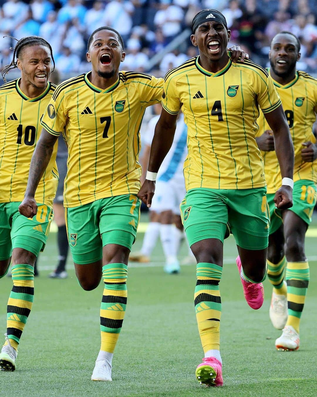 アストン・ヴィラFCさんのインスタグラム写真 - (アストン・ヴィラFCInstagram)「Leon Bailey and Jamaica are Gold Cup semi-finalists! 👏」7月10日 17時48分 - avfcofficial