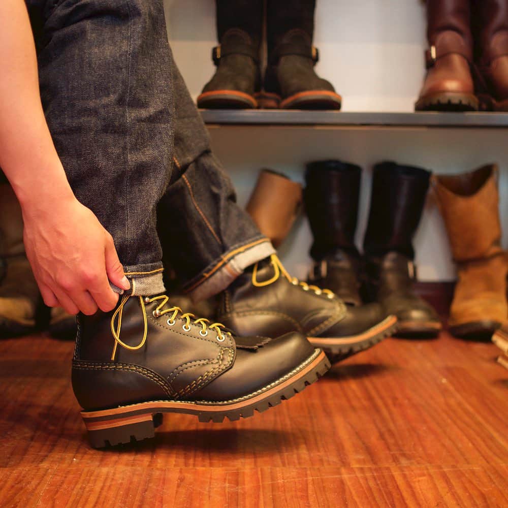 のインスタグラム：「My WESCO! “Jobmaster" レギュラートゥのレーシングパターンを採用したブラックタイドメインレザーの"Jobmaster"。さらに詳しくはスタッフブログにて！ . https://wescojapan.blogspot.com/2023/07/my-wesco-jobmaster.html . ＊尚、WESCO恵比寿店は明日7/11(火)、明後日7/12(水)、来週7/19(水)、再来週は7/25(火)、7/26(水)がお休みとなります。普段の水曜定休以外にも火曜日のお休みがございますので、お間違いの無いようよろしくお願いします。 . @wesco_japan アカウントトップのURLからブログへリンクします。 . #westcoastshoecompany #wesco #wescoboots #jobmaster #since1918 #100YEARS #oregon #scappoose #madeinUSA #tokyo #ebisu #wescojapan #wescoebisu #wescosetagaya」